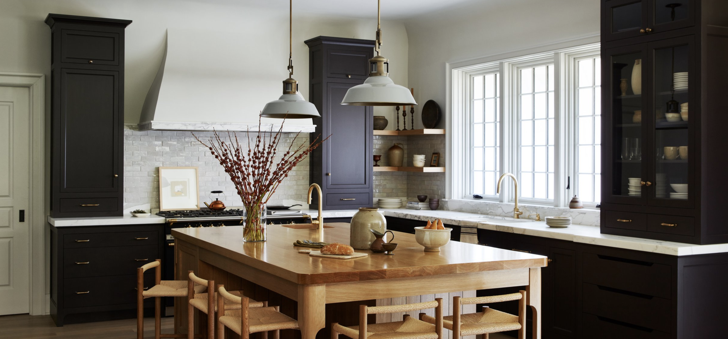 10 Stunning Kitchen Designs that are Warm and Inviting
