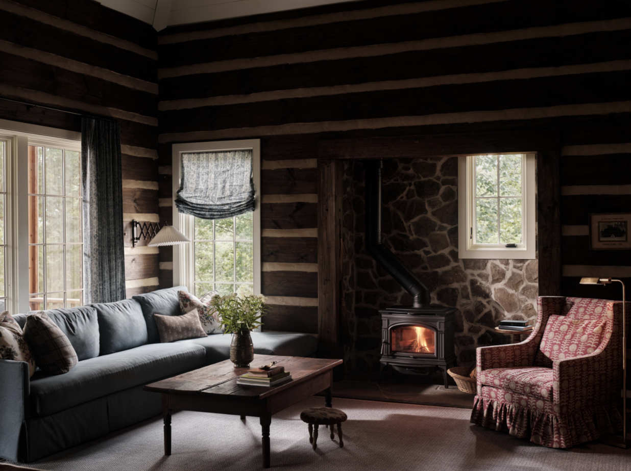 Creating a warm and inviting home doesn’t have to be difficult or costly. With a few simple changes, you can transform any space into a retreat that welcomes you and your guests. Take a look at 6 easy ways to achieve just that with stunning designs by Sabbe Interiors so beautifully photographed by Joseph G Bradshaw Photography