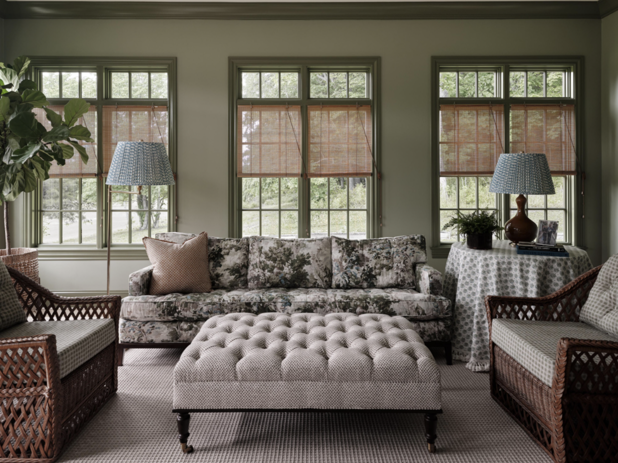 Creating a warm and inviting home doesn’t have to be difficult or costly. With a few simple changes, you can transform any space into a retreat that welcomes you and your guests. Take a look at 6 easy ways to achieve just that with stunning designs by Sabbe Interiors so beautifully photographed by Joseph G Bradshaw Photography