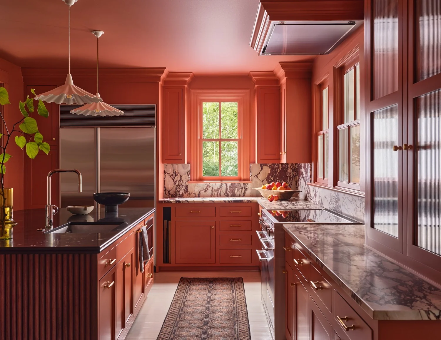 Looking to update your kitchen this fall?  Look no further than Zoe Feldman. From light and bright to moody blues, we couldn't possibly pick a favorite kitchen. Are you planning any spruces to the heart of your home? If so, here's all the inspiration you need! Michael Clifford Photography