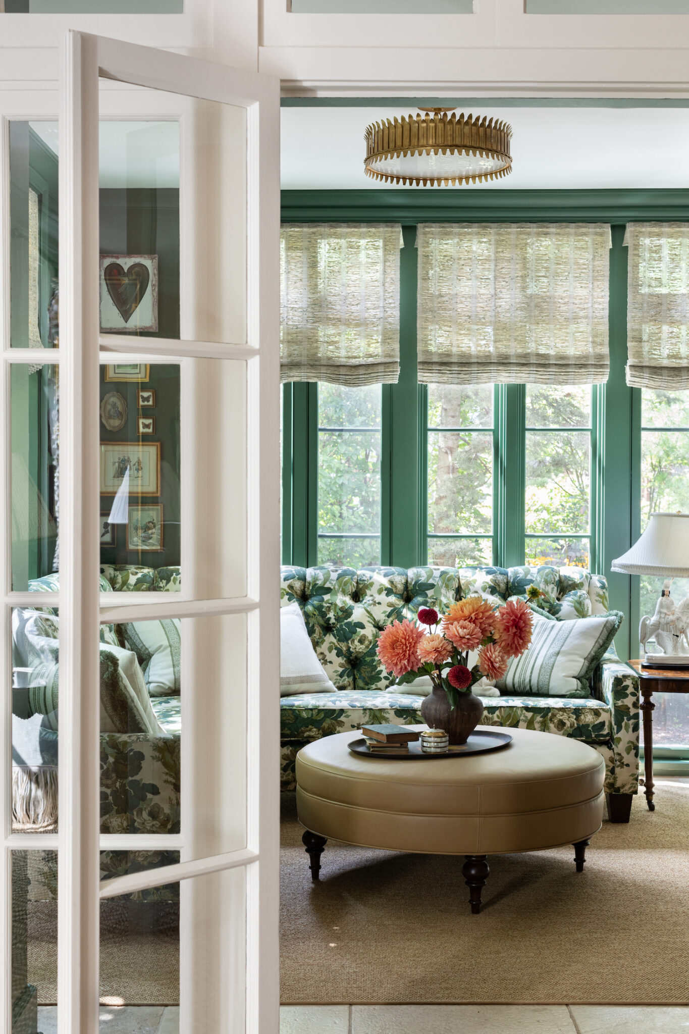 Alexandra Kaehler's stunning interior design ideas have us teeming with inspiration.  Take a look at her work, and you’ll see why we say her work is “In Good Taste!“PHOTOGRAPHER: AIMEE MAZZENGA STYLIST: CATE RAGAN