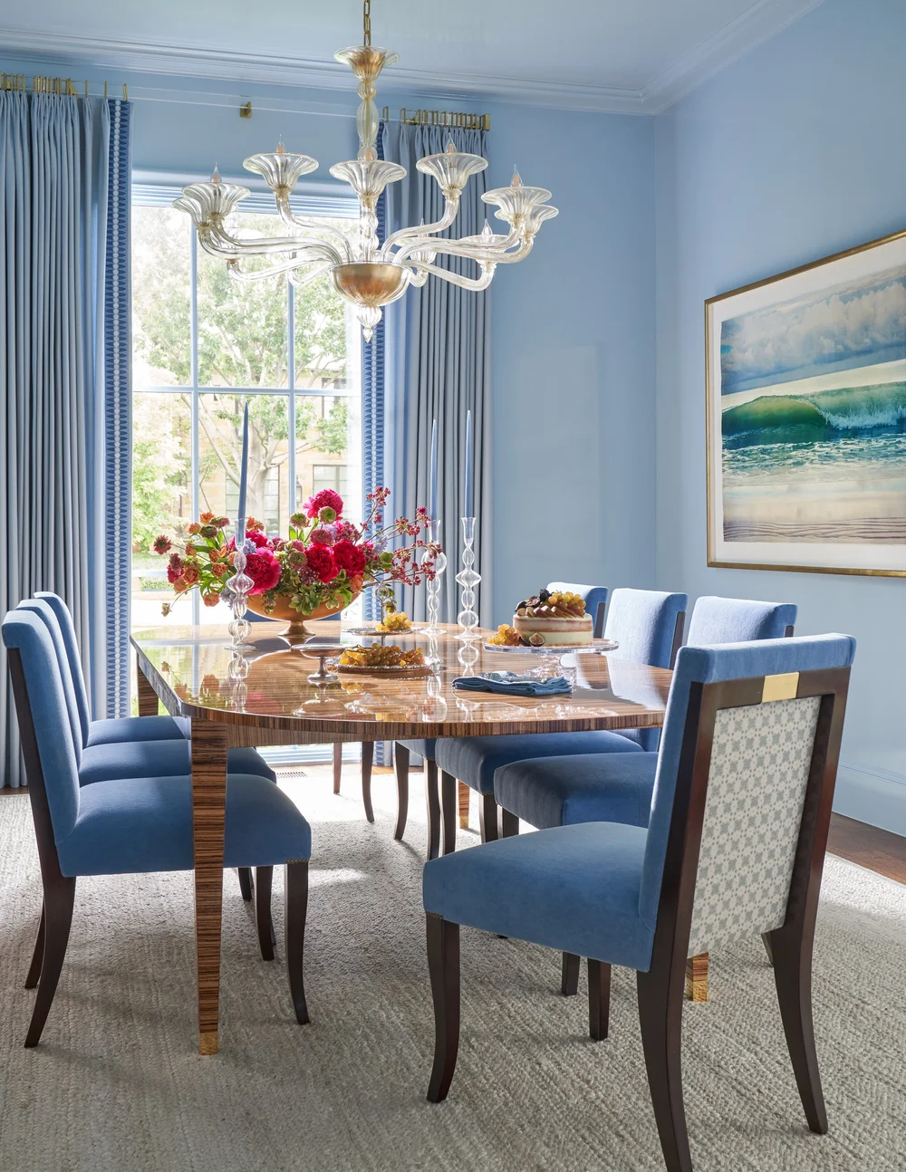 Refined yet laid-back, sophisticated yet welcoming, Mary Beth Wagner creates beautiful interiors that feel like home all so perfectly photographed by Nathan Schroder. Her unique approach to interior design revolves around capturing the essence of classic aesthetics while ensuring the spaces she designs are warm, inviting, and practical for everyday living. So take a peek inside 10 beautiful dining rooms that have us dreaming of festive holiday meals with family and friends.