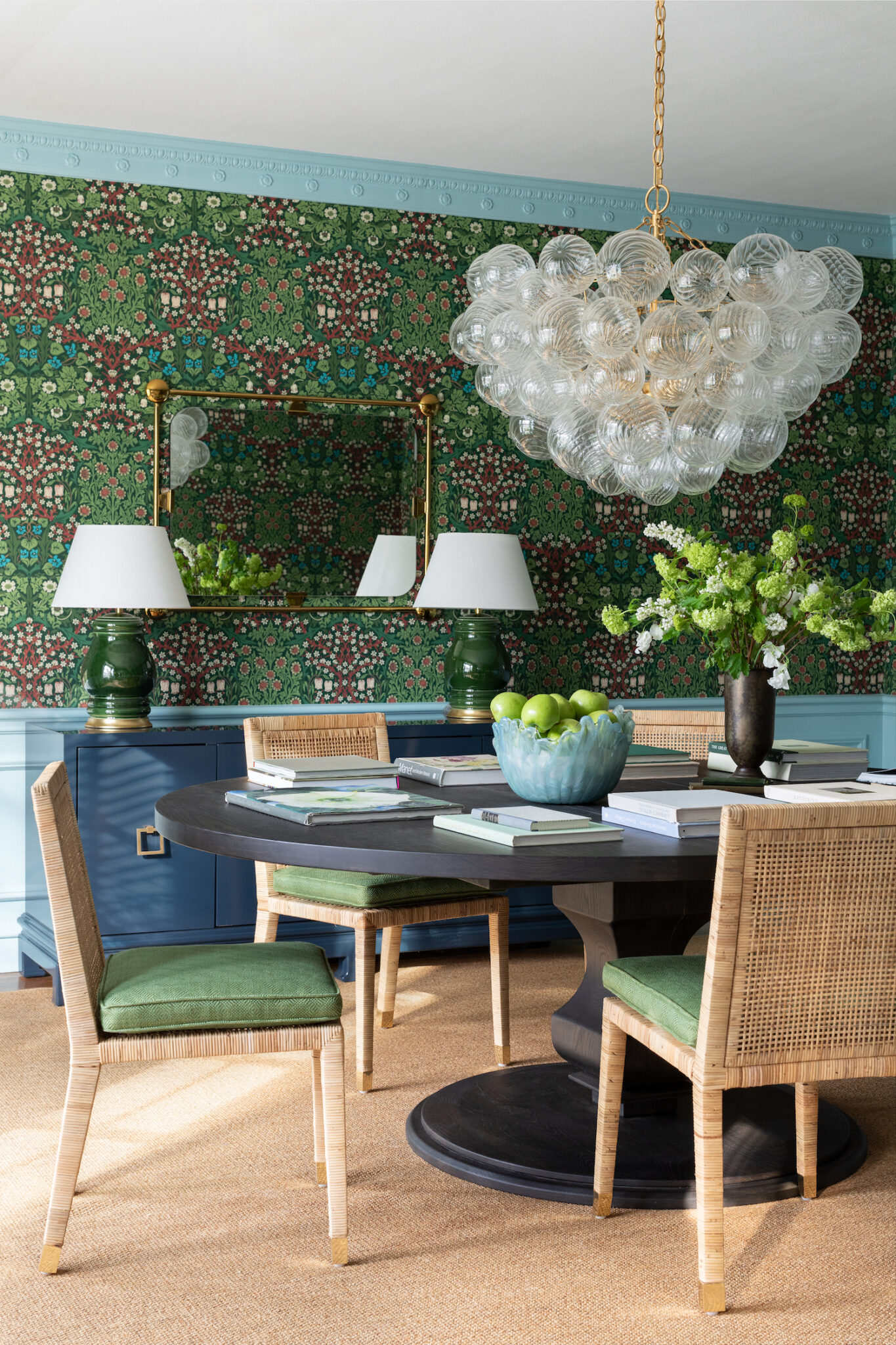 Alexandra Kaehler's stunning interior design ideas have us teeming with inspiration.  Take a look at her work, and you’ll see why we say her work is “In Good Taste!“PHOTOGRAPHER: AIMEE MAZZENGA STYLIST: CATE RAGAN