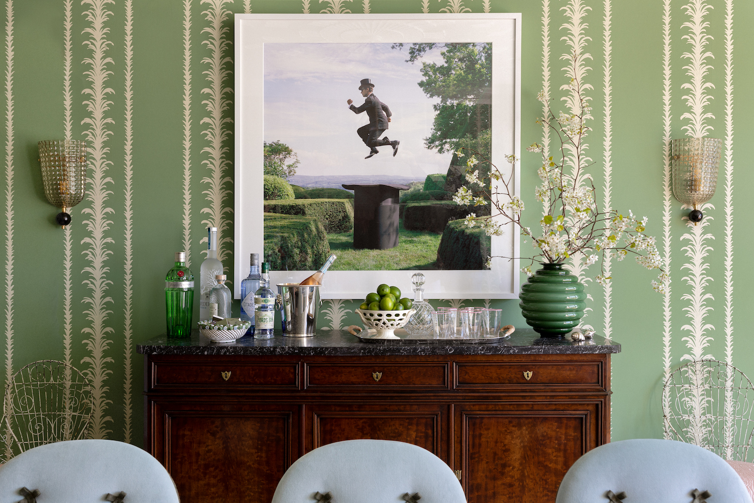 Alexandra Kaehler's stunning interior design ideas have us teeming with inspiration.  Take a look at her work, and you’ll see why we say her work is “In Good Taste!“PHOTOGRAPHER: AIMEE MAZZENGA STYLIST: CATE RAGAN