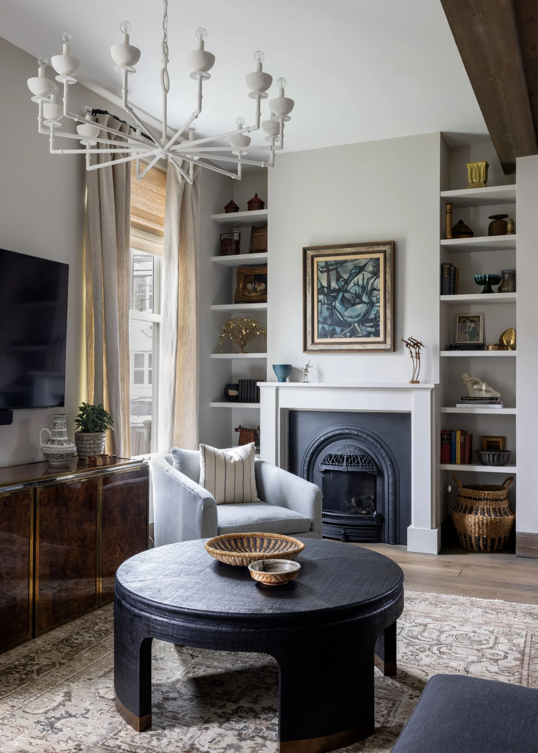 Imparfait Design Studio is celebrated for their exceptional talent in interior design that seamlessly merges timeless elegance with contemporary functionality,and these beautiful living rooms are no exception. Marta Xochilt Perez Photography