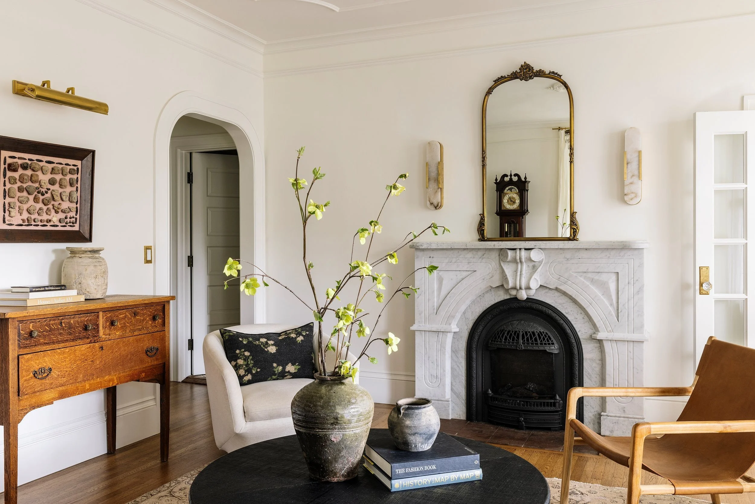 Imparfait Design Studio is celebrated for their exceptional talent in interior design that seamlessly merges timeless elegance with contemporary functionality,and these beautiful living rooms are no exception. Marta Xochilt Perez Photography