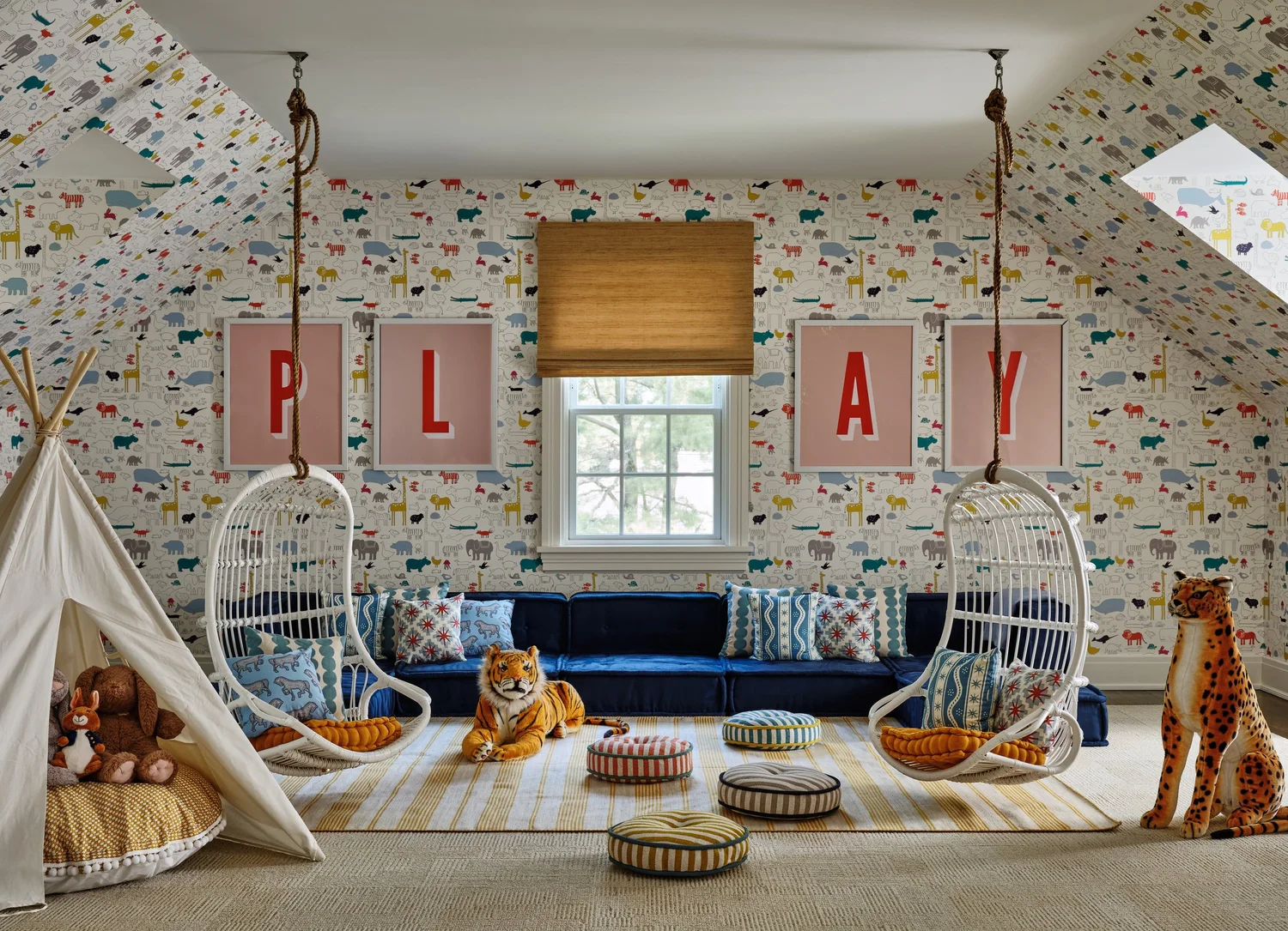  Alternative Text And no one embraces that philosophy better than designer Ariel Okin. From the largest room to the tiniest nook, nothing is overlooked. During this season that is all about the little things, take a peek at one of our favorite homes from this talented designer–and get a jumpstart on your home inspiration for 2026. Photography: Read McKendree 