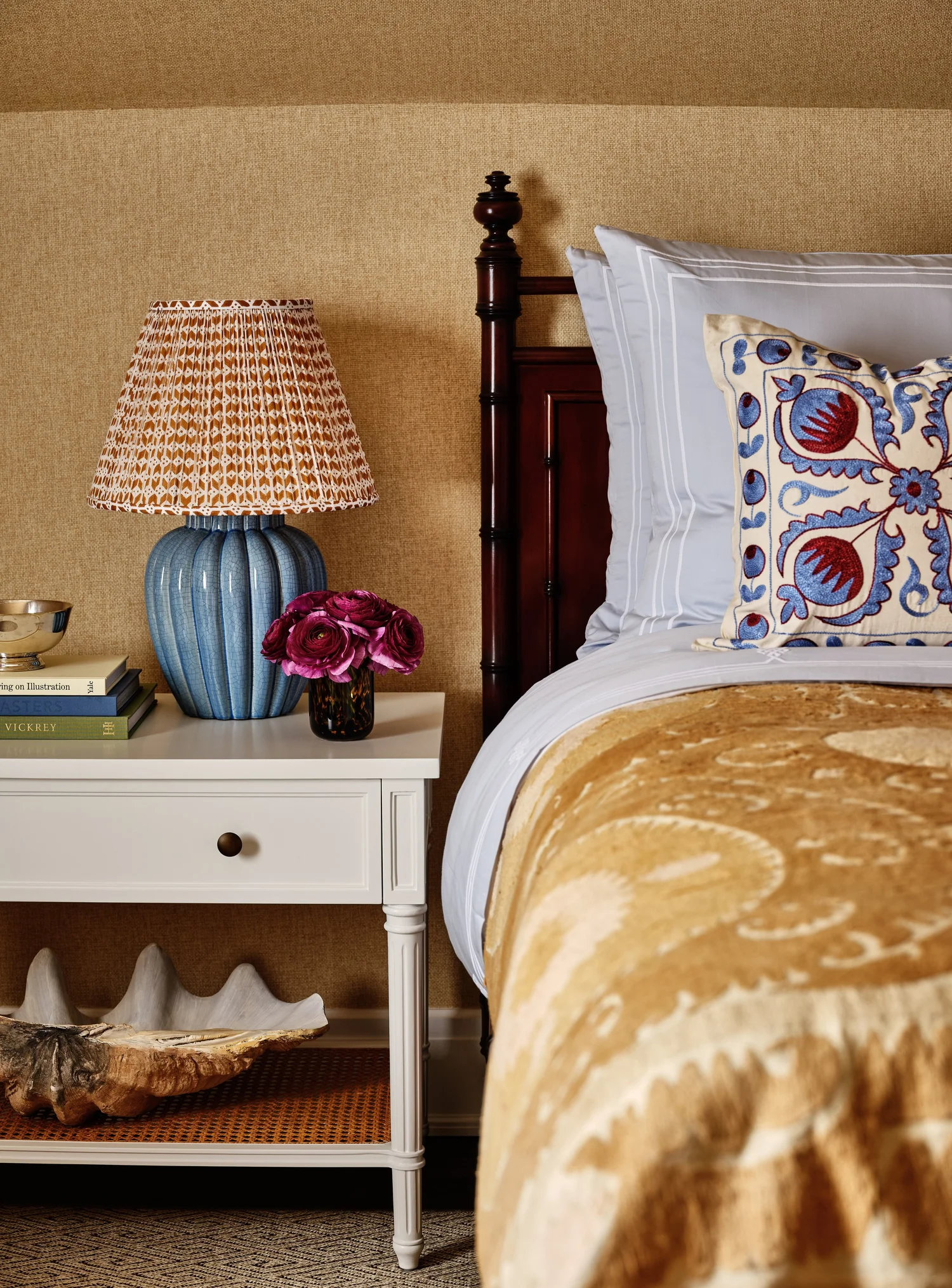  Alternative Text And no one embraces that philosophy better than designer Ariel Okin. From the largest room to the tiniest nook, nothing is overlooked. During this season that is all about the little things, take a peek at one of our favorite homes from this talented designer–and get a jumpstart on your home inspiration for 2026. Photography: Read McKendree 