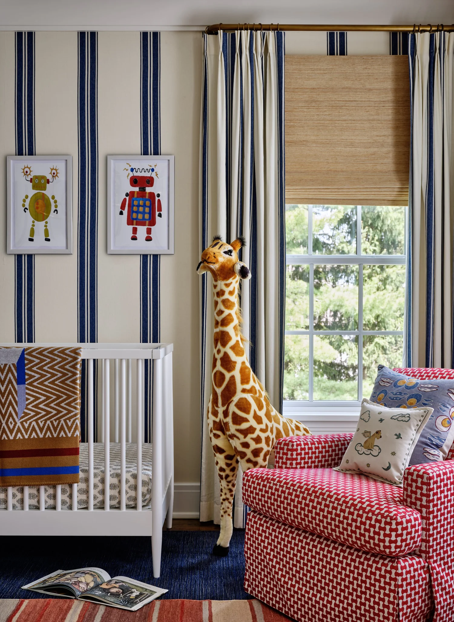  Alternative Text And no one embraces that philosophy better than designer Ariel Okin. From the largest room to the tiniest nook, nothing is overlooked. During this season that is all about the little things, take a peek at one of our favorite homes from this talented designer–and get a jumpstart on your home inspiration for 2026. Photography: Read McKendree 