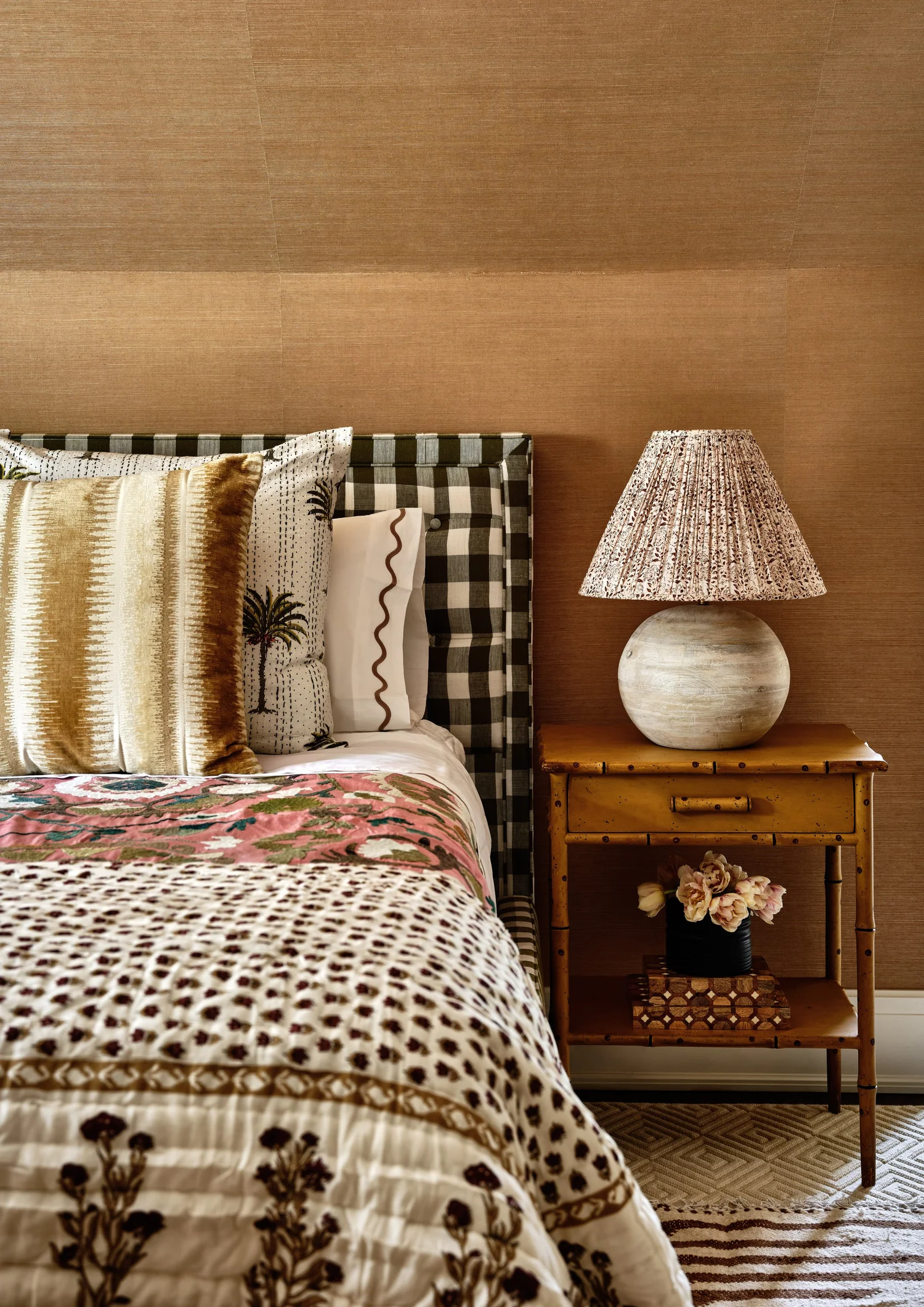  Alternative Text And no one embraces that philosophy better than designer Ariel Okin. From the largest room to the tiniest nook, nothing is overlooked. During this season that is all about the little things, take a peek at one of our favorite homes from this talented designer–and get a jumpstart on your home inspiration for 2026. Photography: Read McKendree 