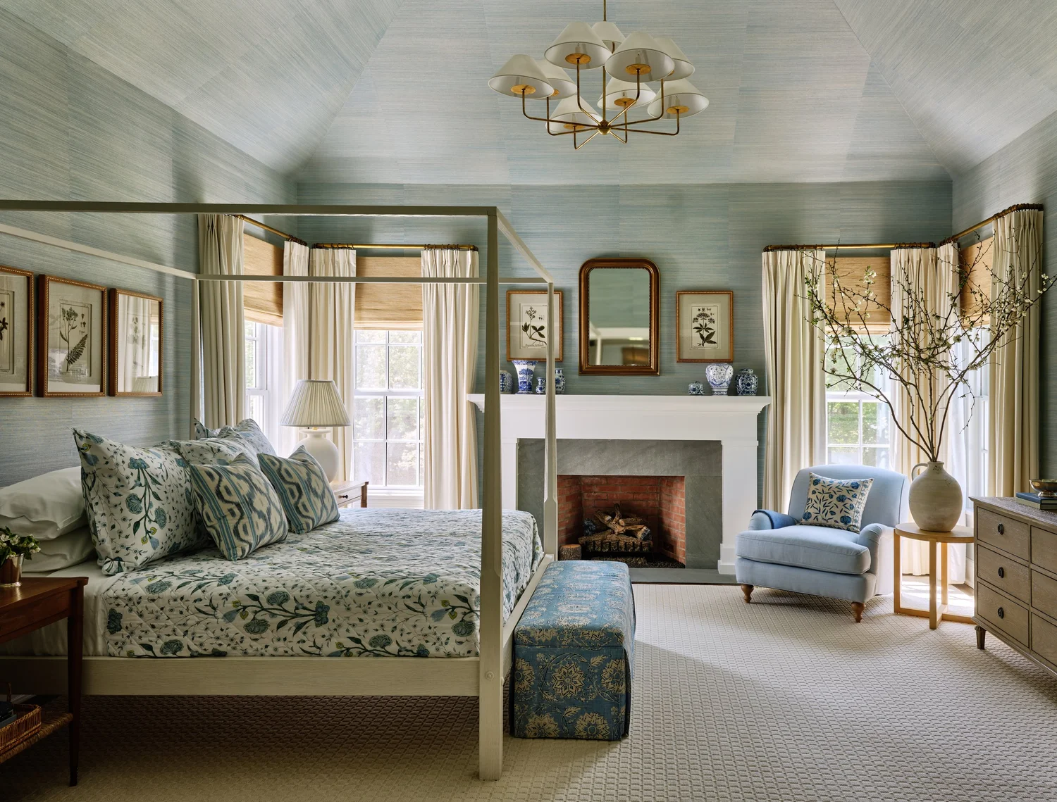  Alternative Text And no one embraces that philosophy better than designer Ariel Okin. From the largest room to the tiniest nook, nothing is overlooked. During this season that is all about the little things, take a peek at one of our favorite homes from this talented designer–and get a jumpstart on your home inspiration for 2026. Photography: Read McKendree 