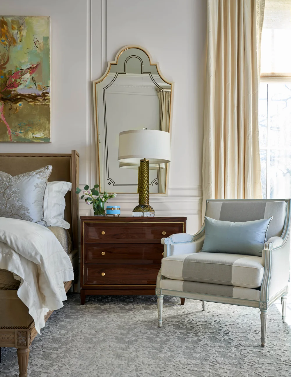 Jenkins Interiors | Nathan Schroder Photography -There’s something about a beautiful neutral bedroom that makes the world slow down. It’s the kind of space that quietly wakes you in the morning and surrounds you in warmth at night.At Design Chic, we believe that home is one of the very foundations of life. Creating a bedroom surrounded by the things you love  is a wonderful way to feel both rested and inspired. Take a look at 10 neutral bedroom ideas for creating your dream santuary