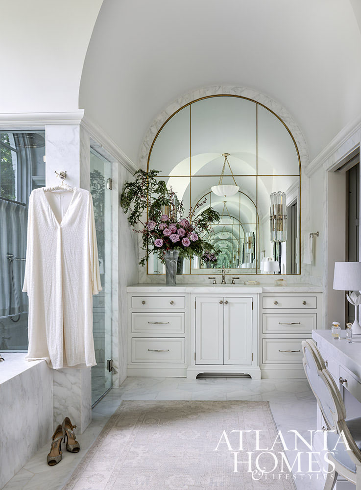 And we are taking notes from this gorgeous Courtney Decker -Christmas home tour in this month's Atlanta Homes and LifestylesArchitect: Interiors: Coutney Giles Interiors | Yong Pak, Pak Heydt & Associates,