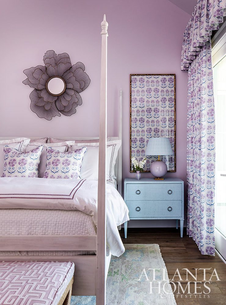 Clean, crisp, and luxuriously inviting with stunning interiors, we adore this waterfront oasis designed by Sandy Becke! Jeff Herr Photography