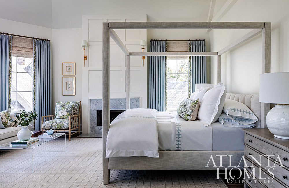 Clean, crisp, and luxuriously inviting with stunning interiors, we adore this waterfront oasis designed by Sandy Becke! Jeff Herr Photography