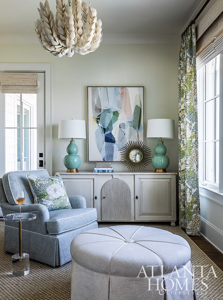 Clean, crisp, and luxuriously inviting with stunning interiors, we adore this waterfront oasis designed by Sandy Becke! Jeff Herr Photography