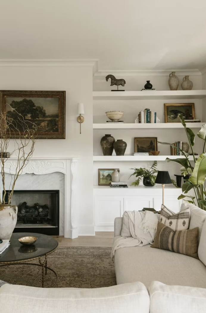 We hope your Tuesday is off to a great start and that you are poised and ready to tackle this week. We are so excited to share a few beautiful living rooms –and a few of the features that we think most great living rooms have in common.