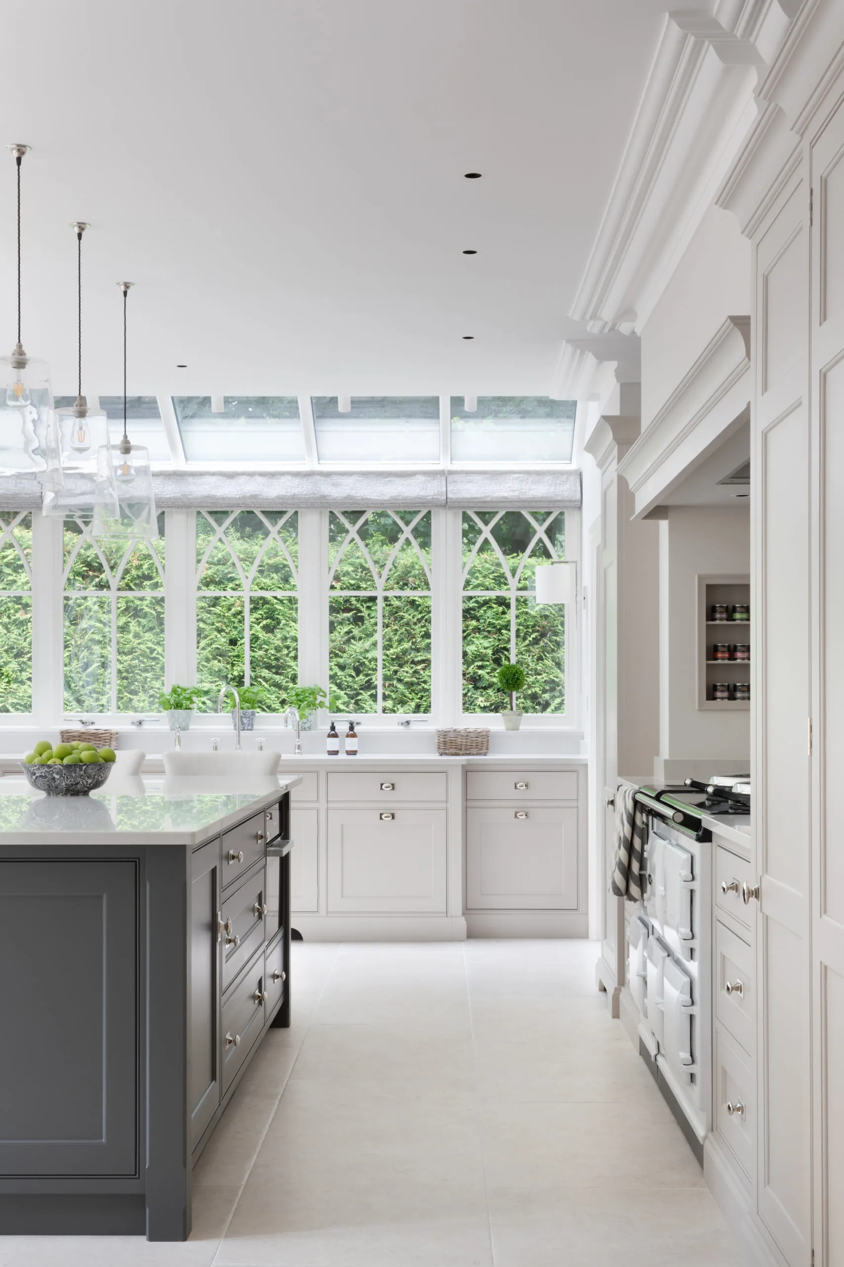 The holidays always get us in the mood for kitchen organization. And Humphrey Munson is providing us with plenty of inspiration. 