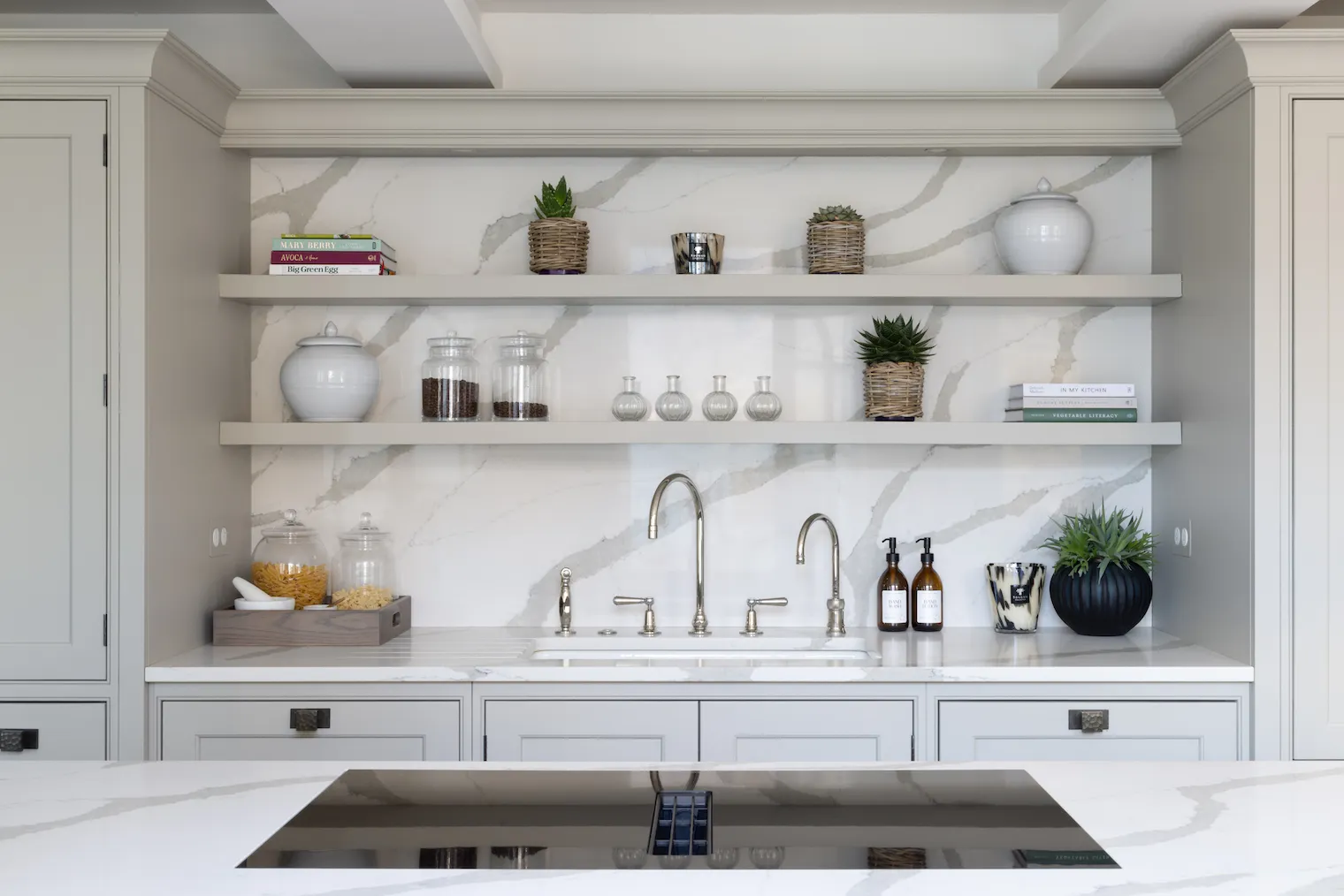 The holidays always get us in the mood for kitchen organization. And Humphrey Munson is providing us with plenty of inspiration. 