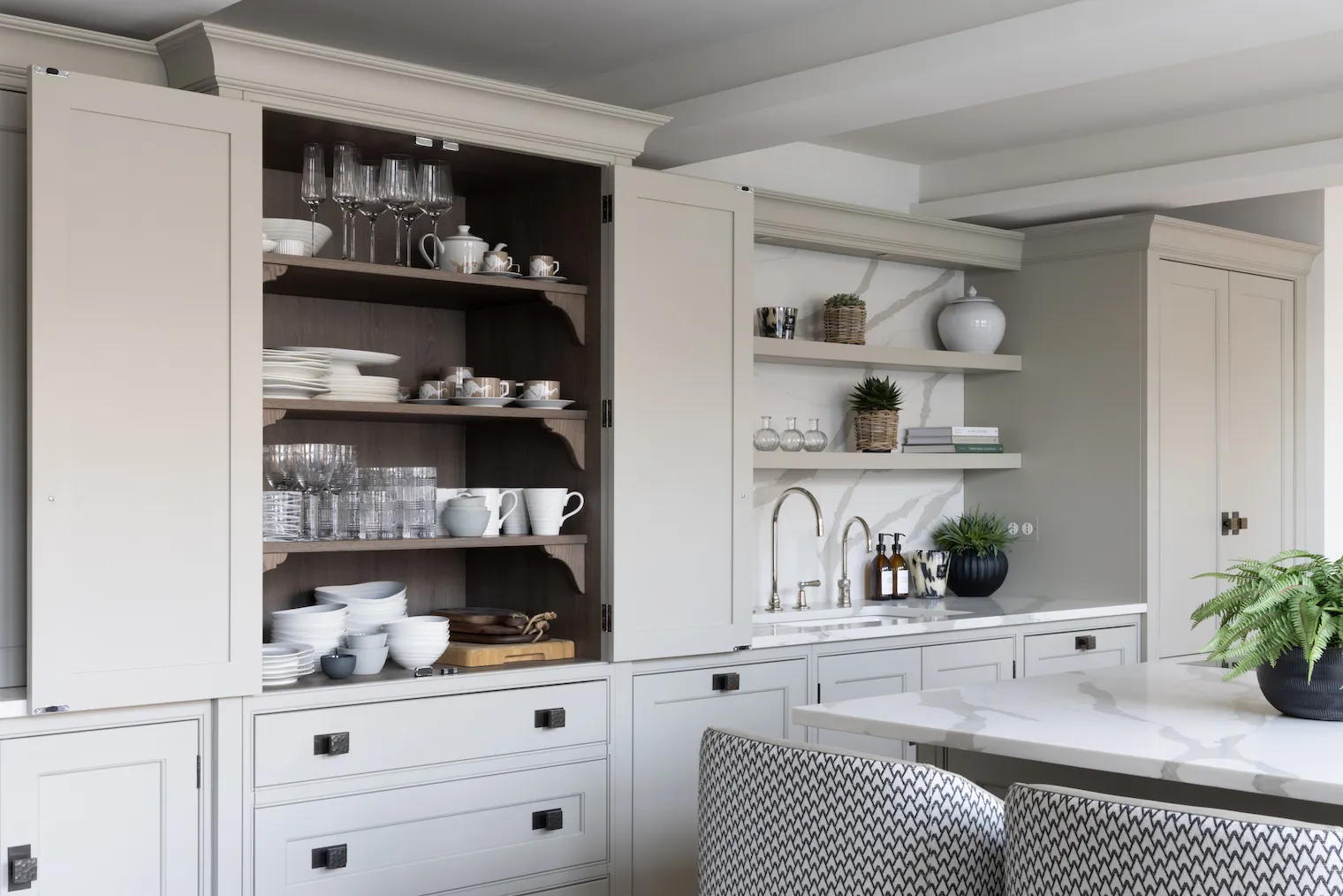 The holidays always get us in the mood for kitchen organization. And Humphrey Munson is providing us with plenty of inspiration. 