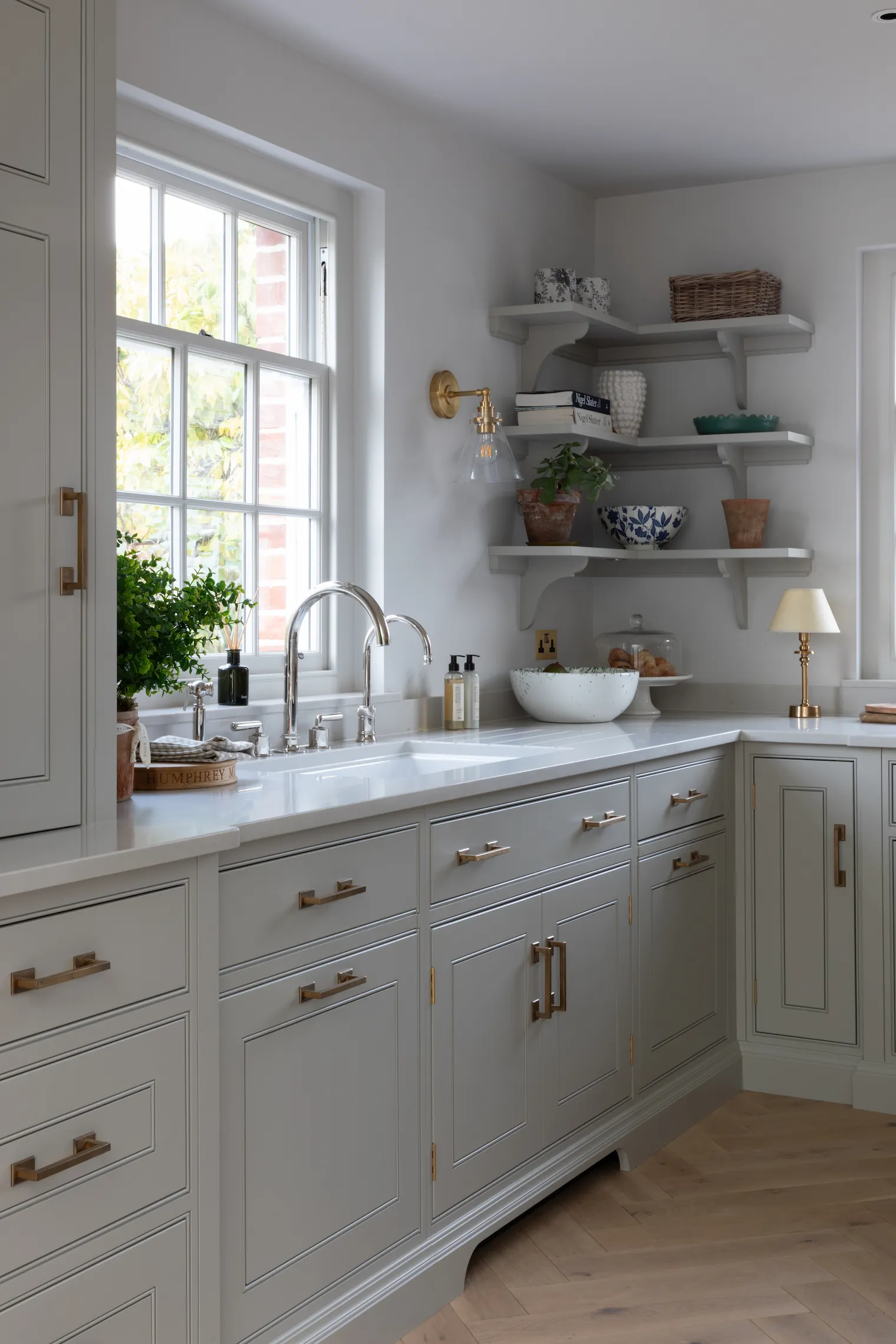 The holidays always get us in the mood for kitchen organization. And Humphrey Munson is providing us with plenty of inspiration. 