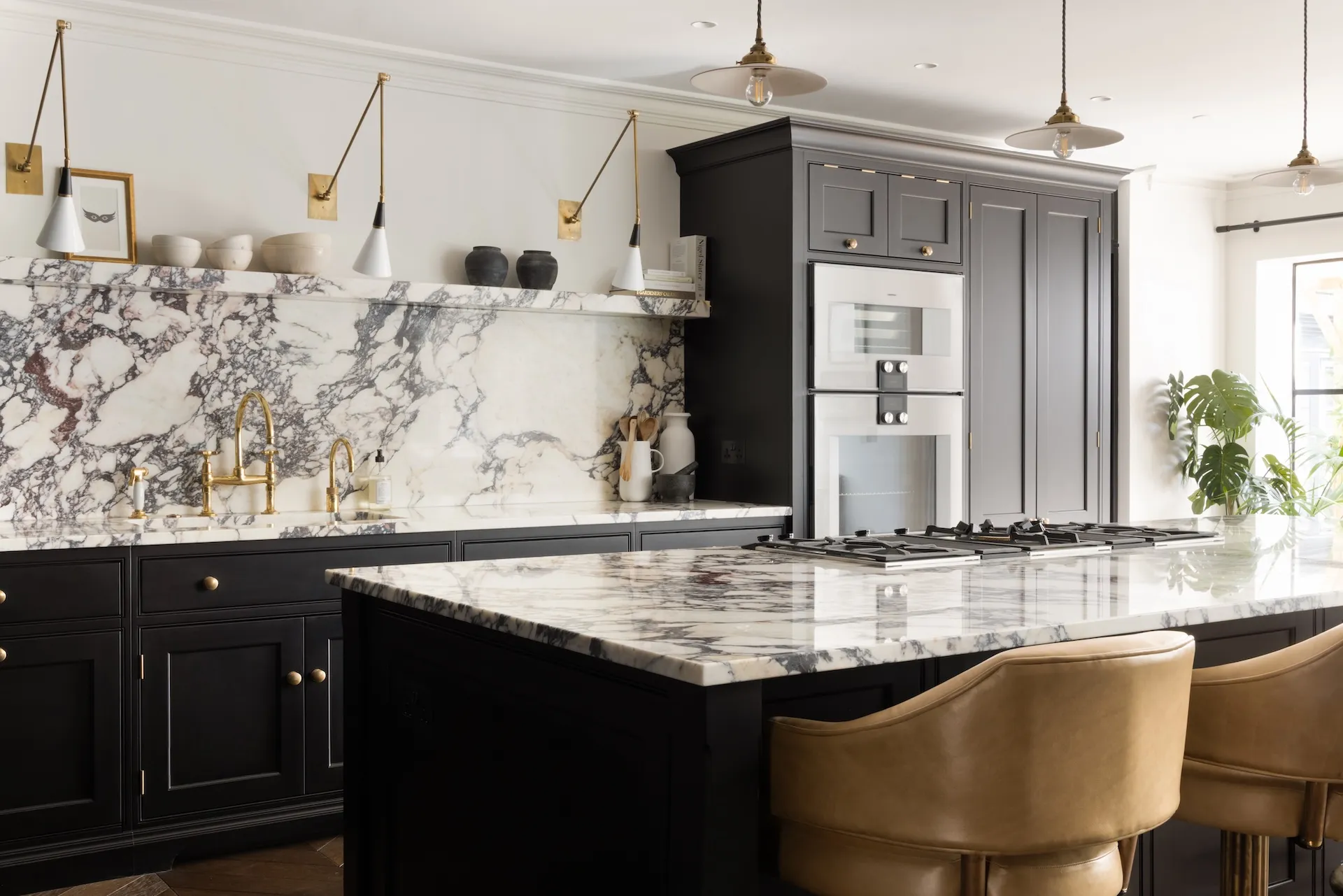 The holidays always get us in the mood for kitchen organization. And Humphrey Munson is providing us with plenty of inspiration. 