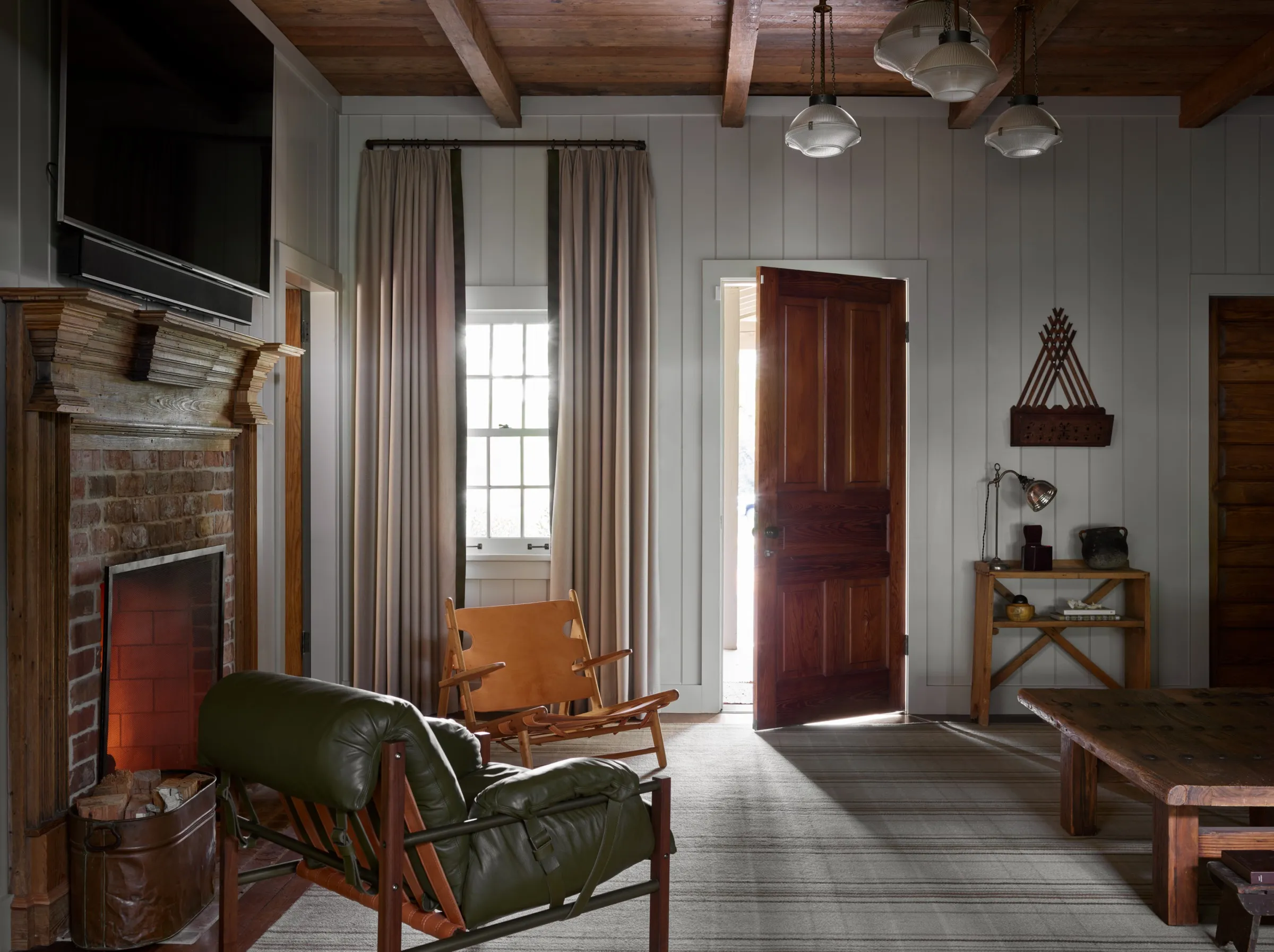 Architect Historical Concepts | Builder The Berndsen Company | Photographer Emily Followill | Stylist Eleanor RoperGood morning, chic readers! If you could use a little inspiration today, check out the work of one of our favorite designers, Design Atelier. With an eye for detail and a penchant for proportion, Design Atelier's work is always the height of timeless sophistication and charm. Take a look at 10 of gorgeous living rooms and savor every detail.