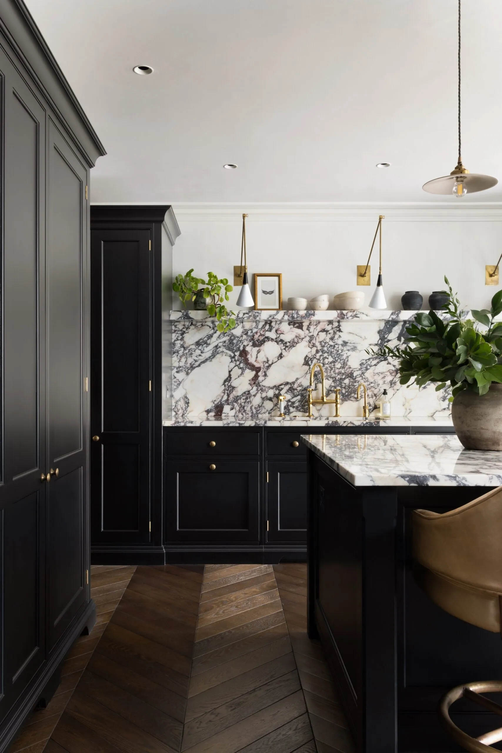 Alternative Text Humphrey Munson has made the dream of a clutter free kitchen a reality for many a homeowner with these kitchen organization ideas. Paul Craig photography