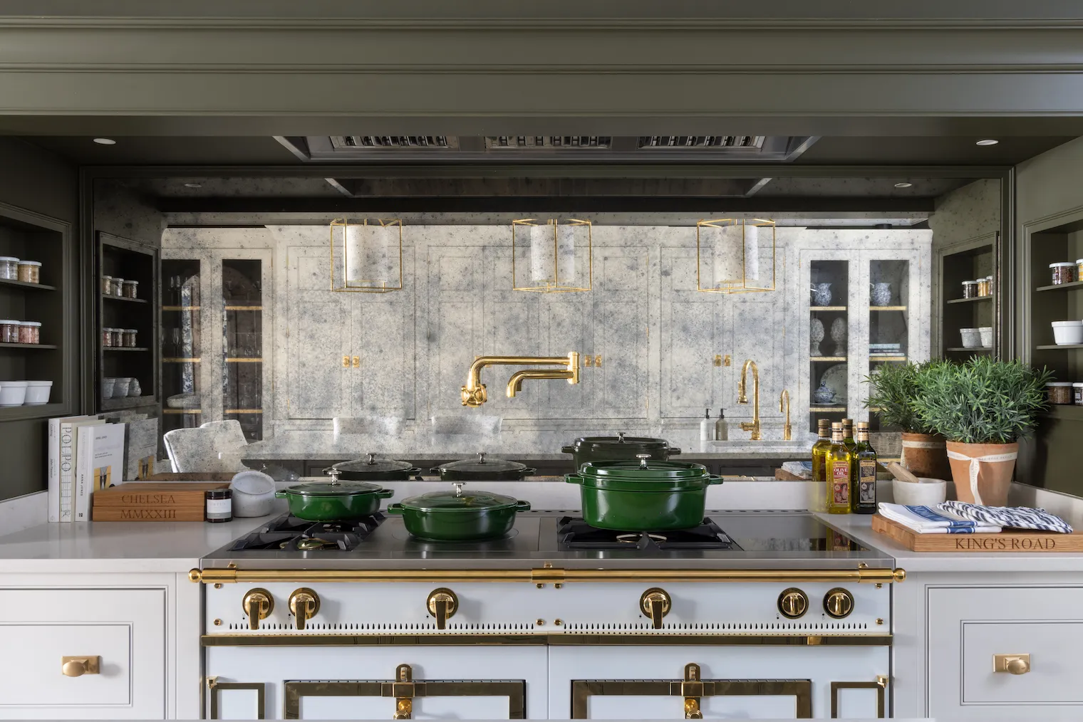 Alternative Text Humphrey Munson has made the dream of a clutter free kitchen a reality for many a homeowner with these kitchen organization ideas. Paul Craig photography