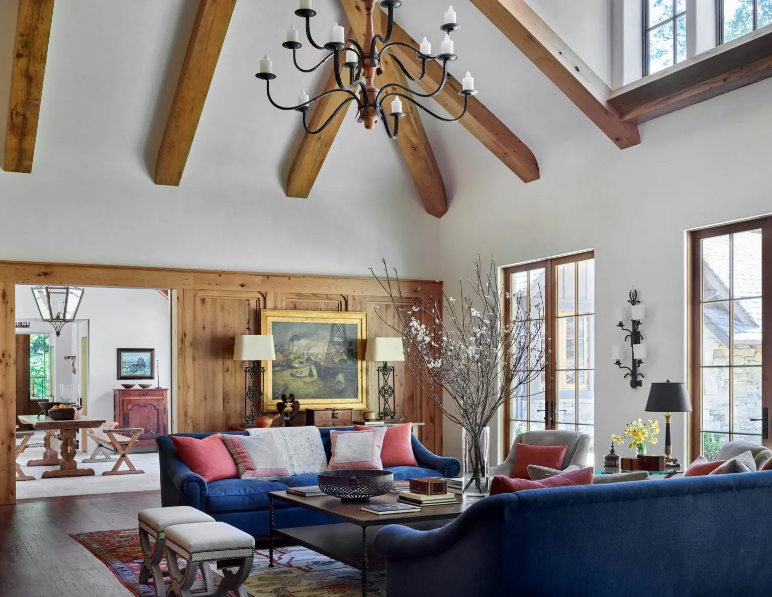 Good morning, chic readers! If you could use a little inspiration today, check out the work of one of our favorite designers, Design Atelier. With an eye for detail and a penchant for proportion, Design Atelier's work is always the height of timeless sophistication and charm. Take a look at 10 of gorgeous living rooms and savor every detail.