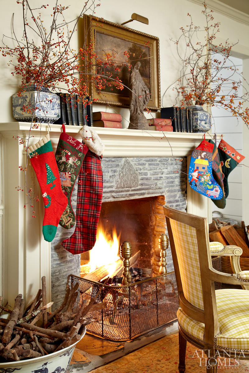 We can hardly believe how incredibly close we are getting to Christmas. Is it beginning to look like it at your house? Today, we are talking all about Christmas mantel ideas to inspire your own mantel decor. Atlanta Homes & Lifestyles |   Emily Followill Photography