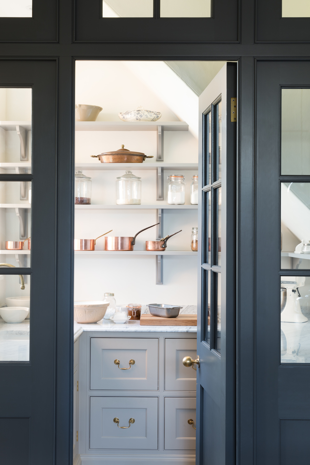 Alternative Text Humphrey Munson has made the dream of a clutter free kitchen a reality for many a homeowner with these kitchen organization ideas. Paul Craig photography