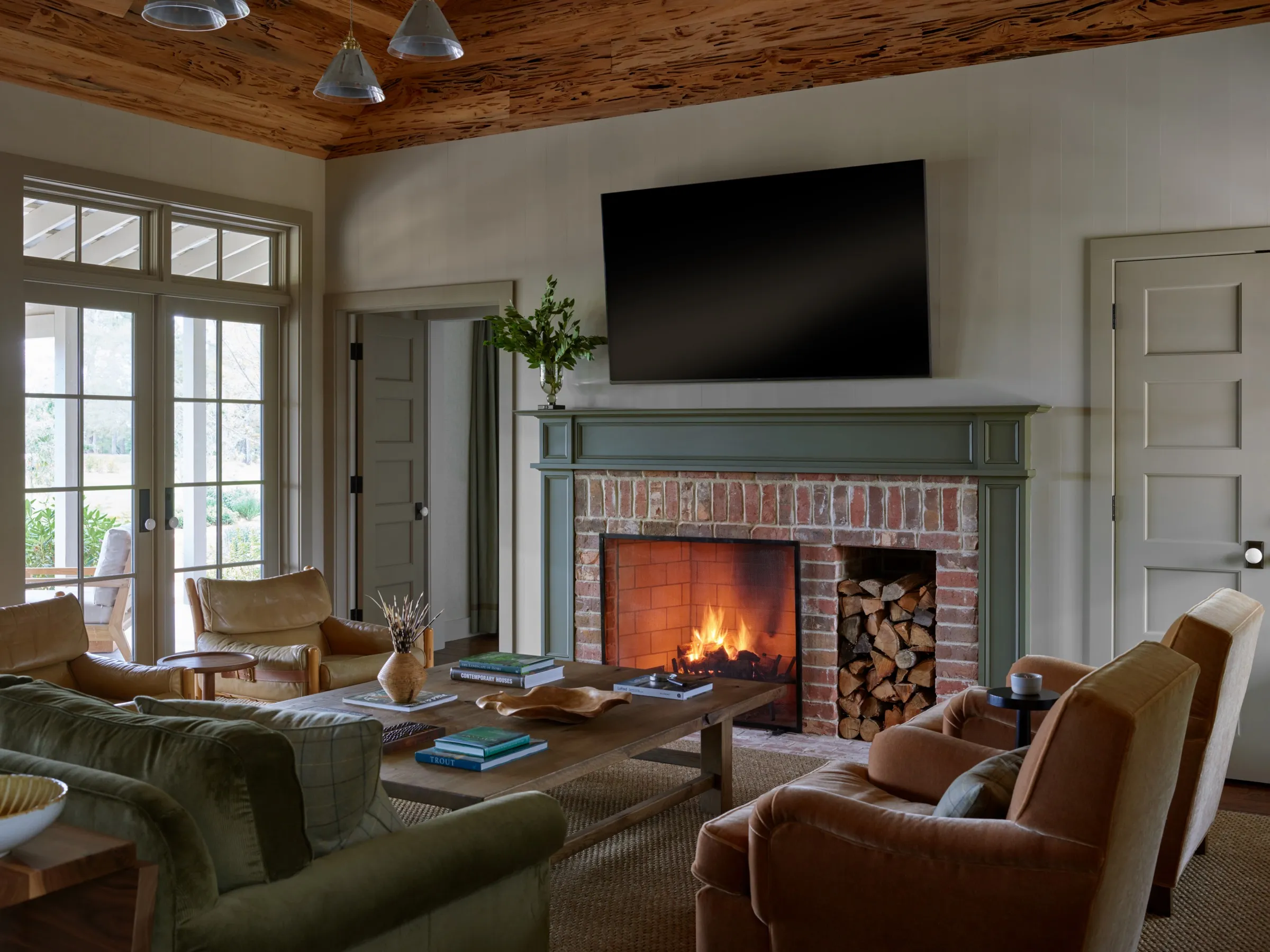 Architect Historical Concepts | Builder The Berndsen Company | Photographer Emily Followill | Stylist Eleanor RoperGood morning, chic readers! If you could use a little inspiration today, check out the work of one of our favorite designers, Design Atelier. With an eye for detail and a penchant for proportion, Design Atelier's work is always the height of timeless sophistication and charm. Take a look at 10 of gorgeous living rooms and savor every detail.