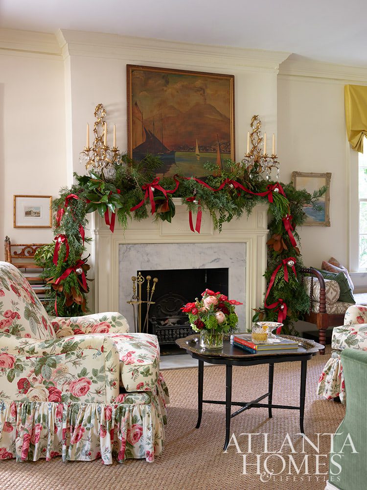 We can hardly believe how incredibly close we are getting to Christmas. Is it beginning to look like it at your house? Today, we are talking all about Christmas mantel ideas to inspire your own mantel decor. Source: Atlanta Homes & Lifestyles Magazine | Interior Design Clary Bosbyshell | Photography David Christensen