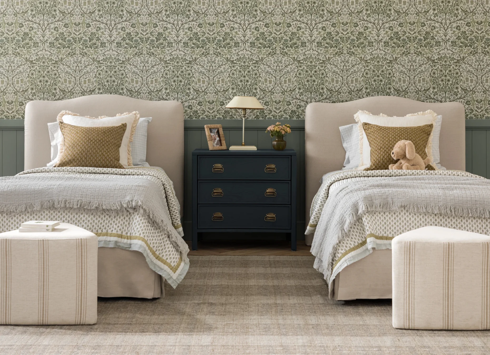 Studio McGee is known for capturing the soul of a house and bringing it to life. An eye for design and the ability to create a laid-back yet well-thought-out look are why we think their work is in such good taste. We are always in awe of talent, but that awe is doubled when it is so incredibly versatile. You’ll want to savor these stunning interiors in this designer’s arsenal. Lucy Call Photography