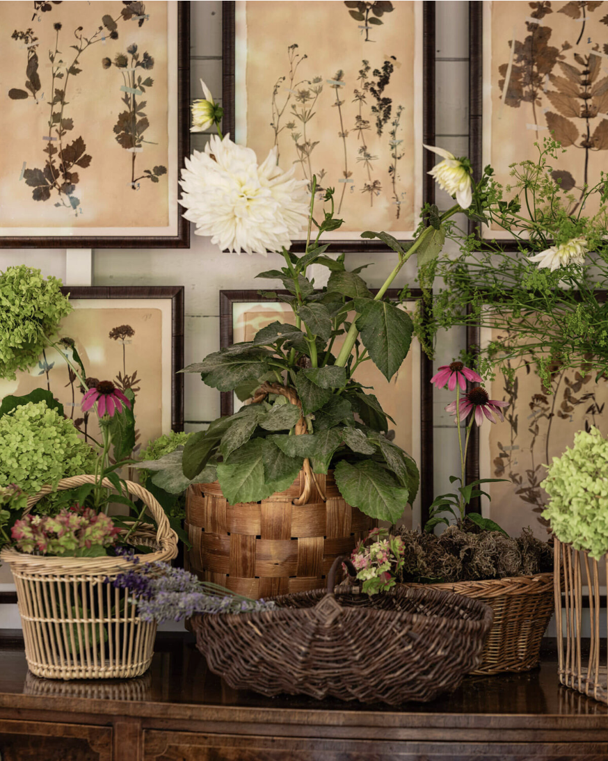 Beauty, sophistication, and stunning interior design details come to mind when we think of Marianne Simon Interiors.Stylist @cate.ragan.styling Photography @_karamercer