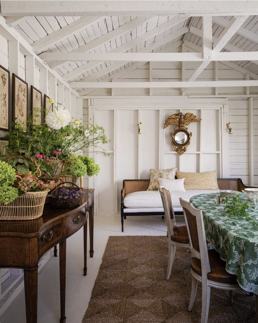 Beauty, sophistication, and stunning interior design details come to mind when we think of Marianne Simon Interiors.Stylist @cate.ragan.styling Photography @_karamercer