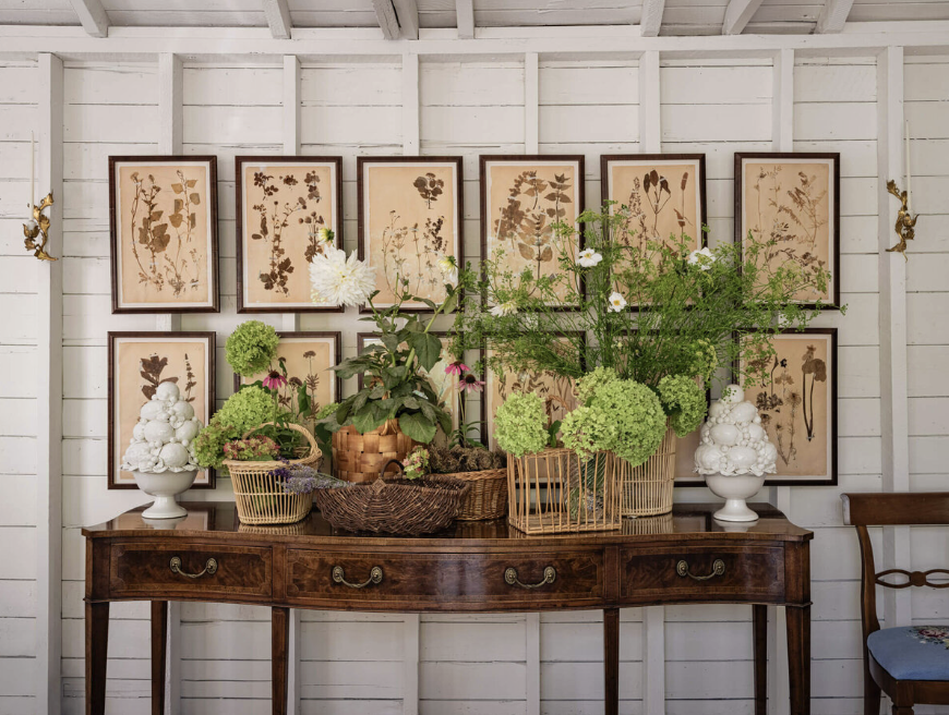 Beauty, sophistication, and stunning interior design details come to mind when we think of Marianne Simon Interiors.Stylist @cate.ragan.styling Photography @_karamercer