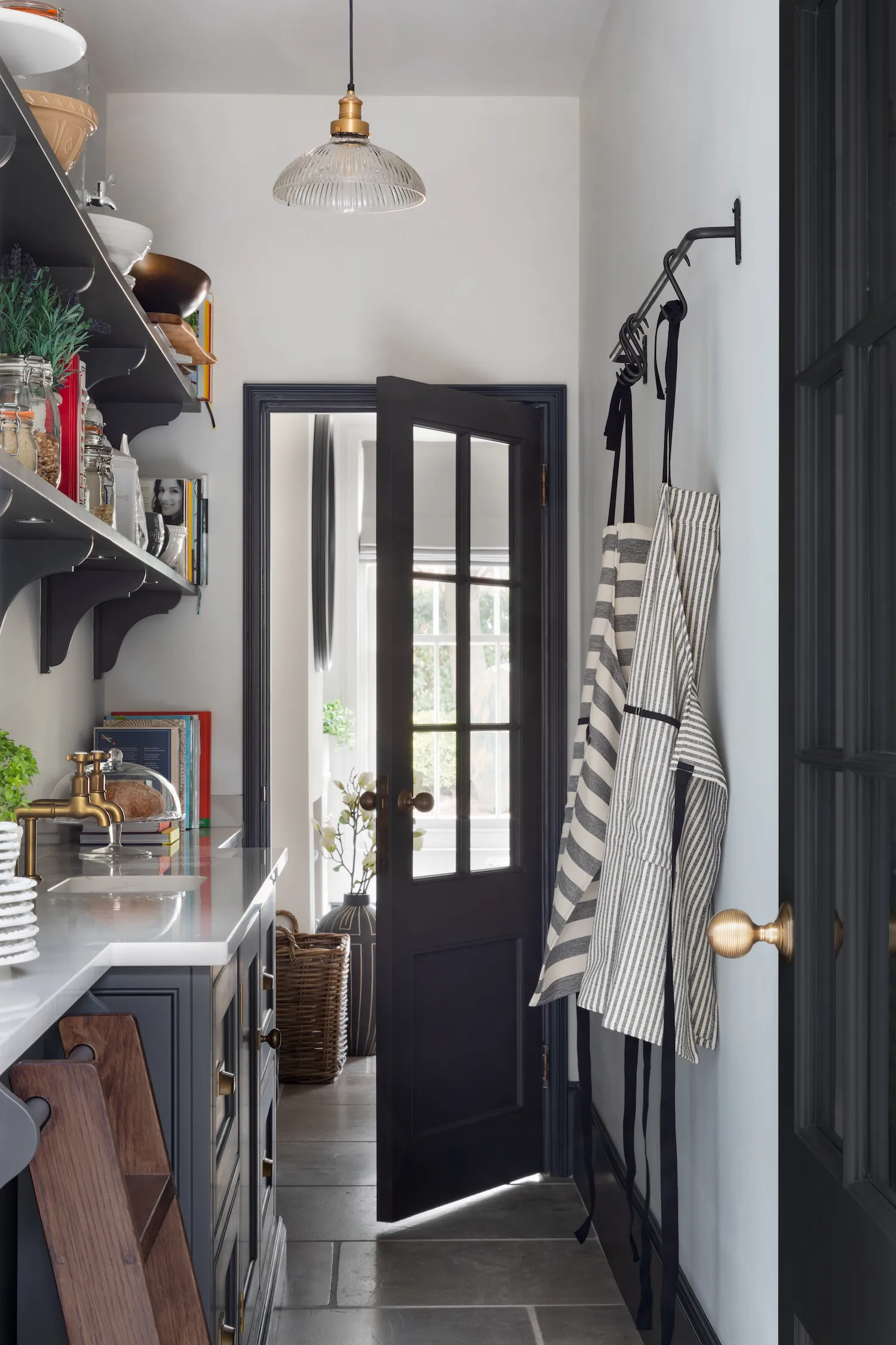 Alternative Text Humphrey Munson has made the dream of a clutter free kitchen a reality for many a homeowner with these kitchen organization ideas. Paul Craig photography