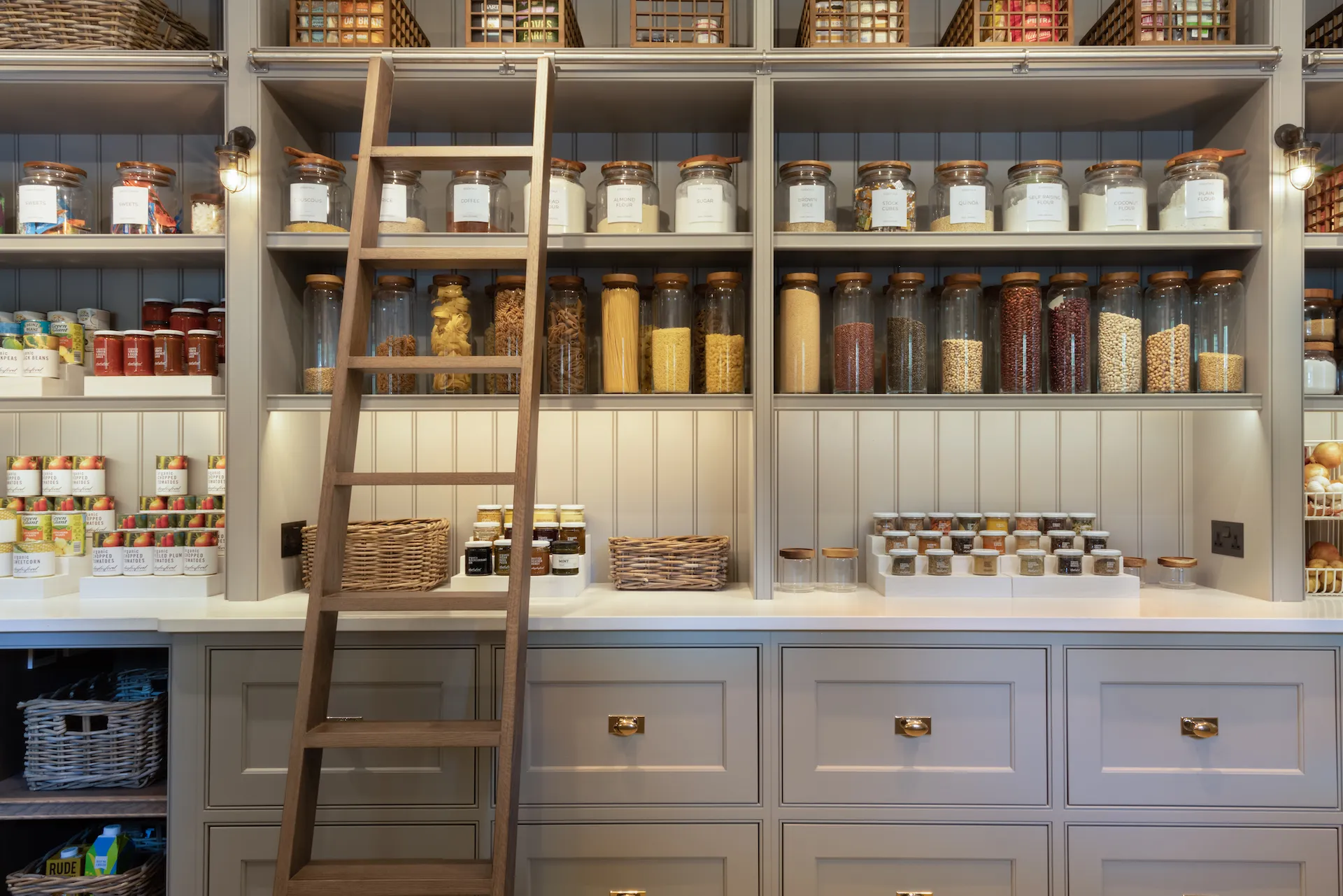 Alternative Text Humphrey Munson has made the dream of a clutter free kitchen a reality for many a homeowner with these kitchen organization ideas. Paul Craig photography