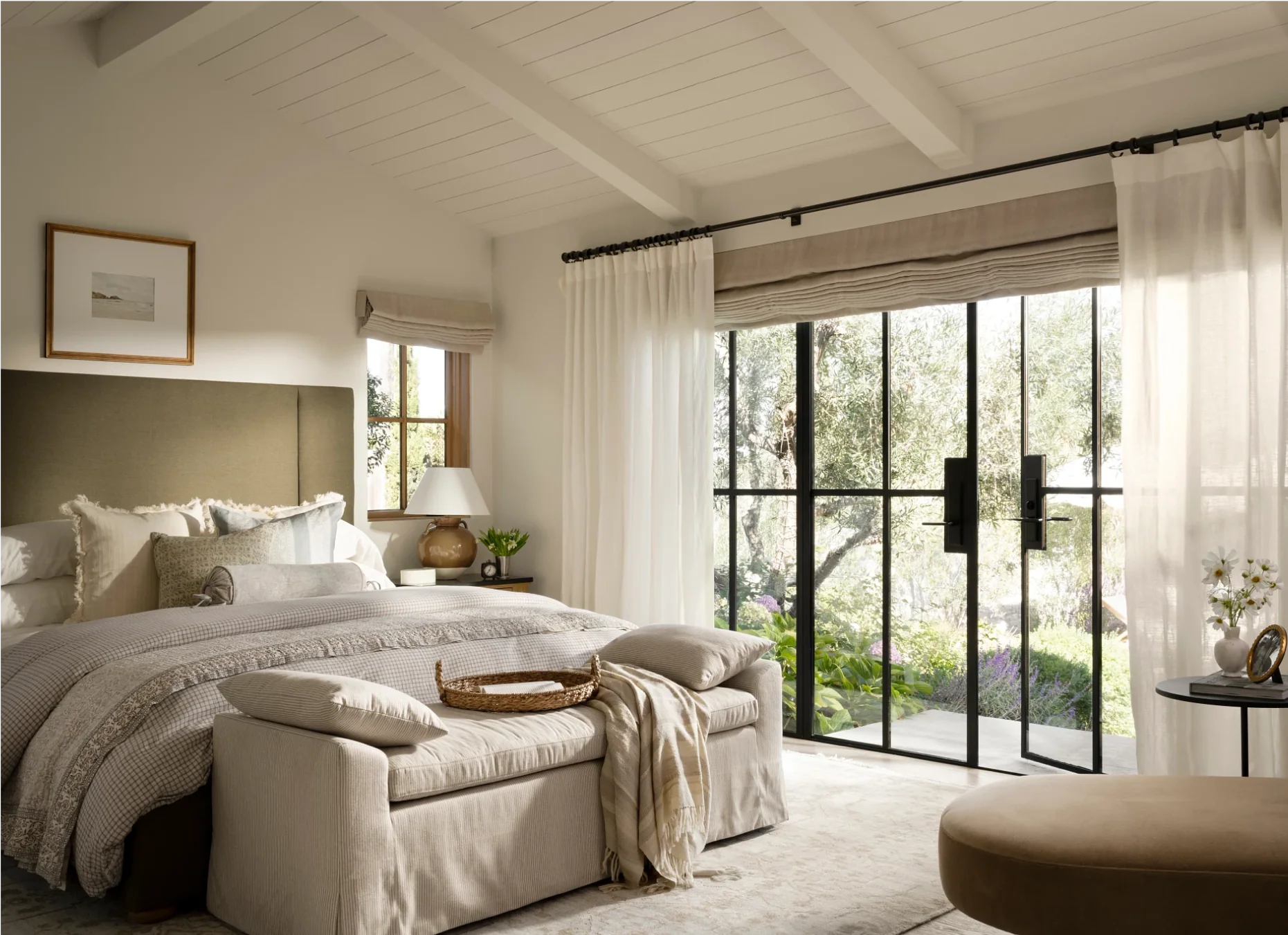 Studio McGee is known for capturing the soul of a house and bringing it to life. An eye for design and the ability to create a laid-back yet well-thought-out look are why we think their work is in such good taste. We are always in awe of talent, but that awe is doubled when it is so incredibly versatile. You’ll want to savor these stunning interiors in this designer’s arsenal. Lucy Call Photography