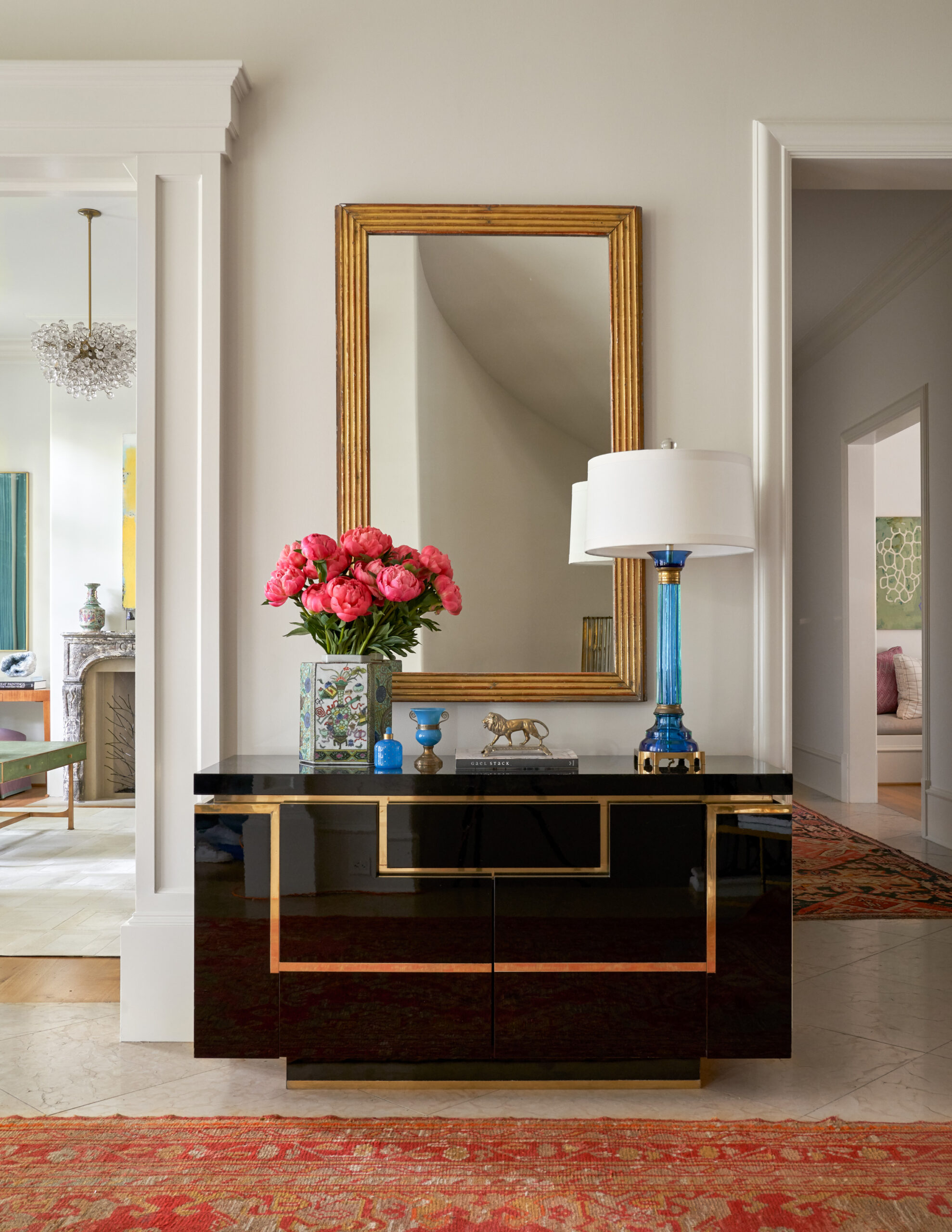 From an evening gown to a perfect floral arrangement, foyers are like a first impression: You only get one chance to make it. Take a peek at 7 entryway design ideas from one of our favorite designers, Collins Interiors, with memorable style. Nathan Schroder Photography