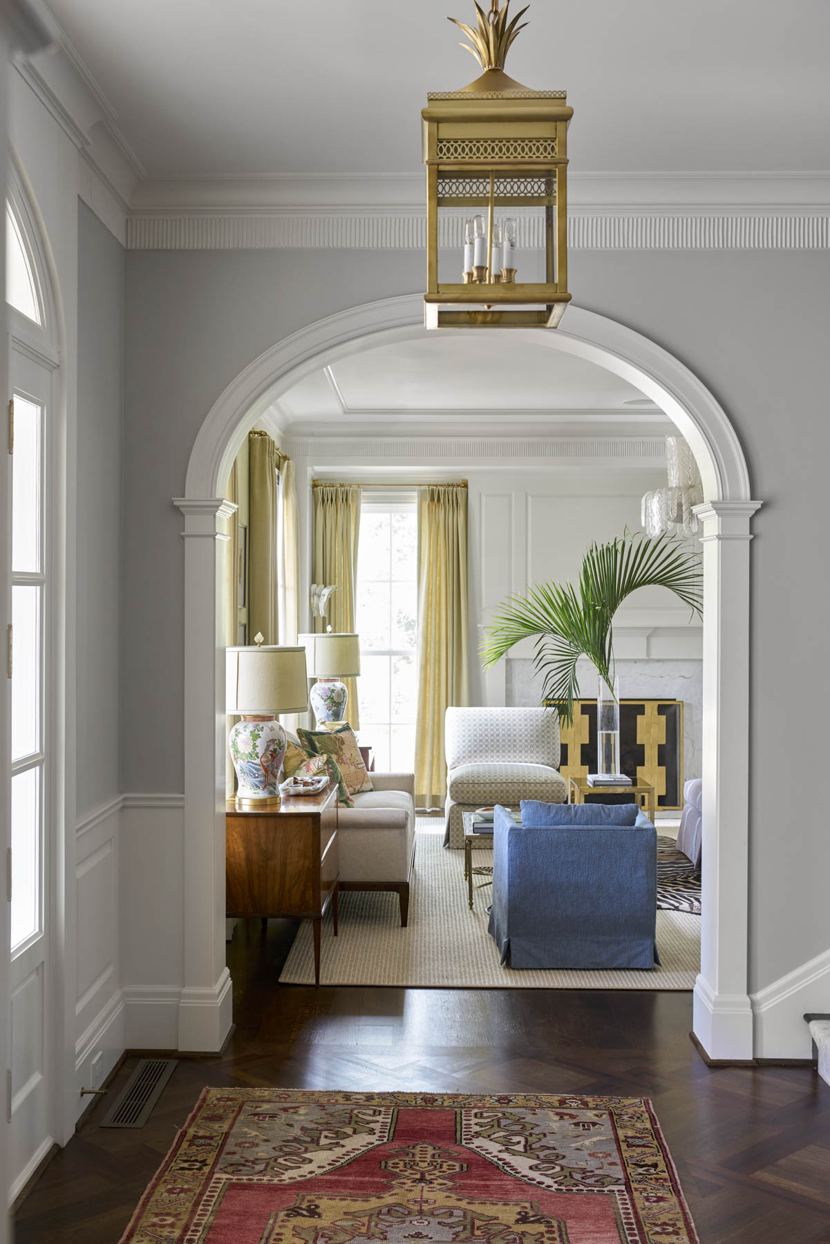 From an evening gown to a perfect floral arrangement, foyers are like a first impression: You only get one chance to make it. Take a peek at 7 foyers from one of our favorite designers, Collins Interiors, with memorable style. Nathan Schroder Photography