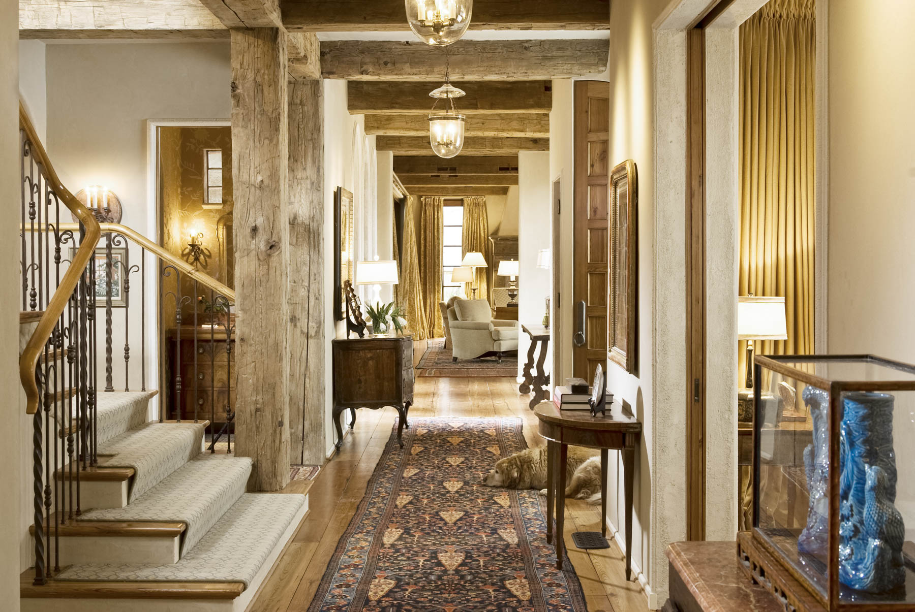 From an evening gown to a perfect floral arrangement, foyers are like a first impression: You only get one chance to make it. Take a peek at 7 foyers from one of our favorite designers, Collins Interiors, with memorable style. Nathan Schroder Photography