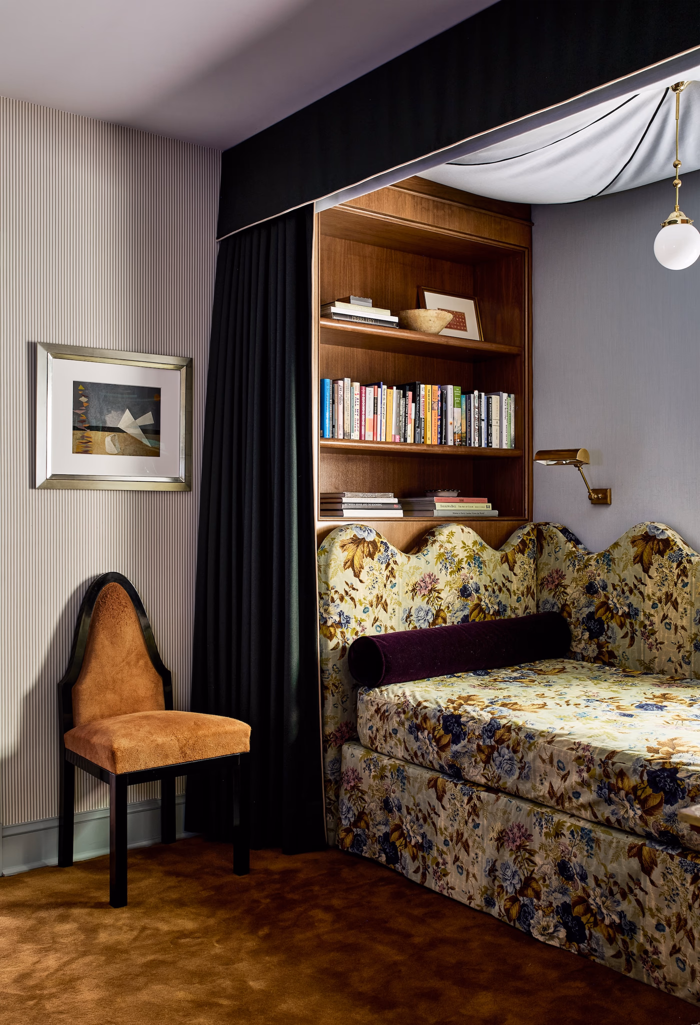 Rich, earthy colors, layered textures and rooms that tell a story -This historic Georgetown row house designed by Zoe Feldman has us daydreaming about adding a few of these trends to our own homes. Stacy Zarin Goldberg Photography