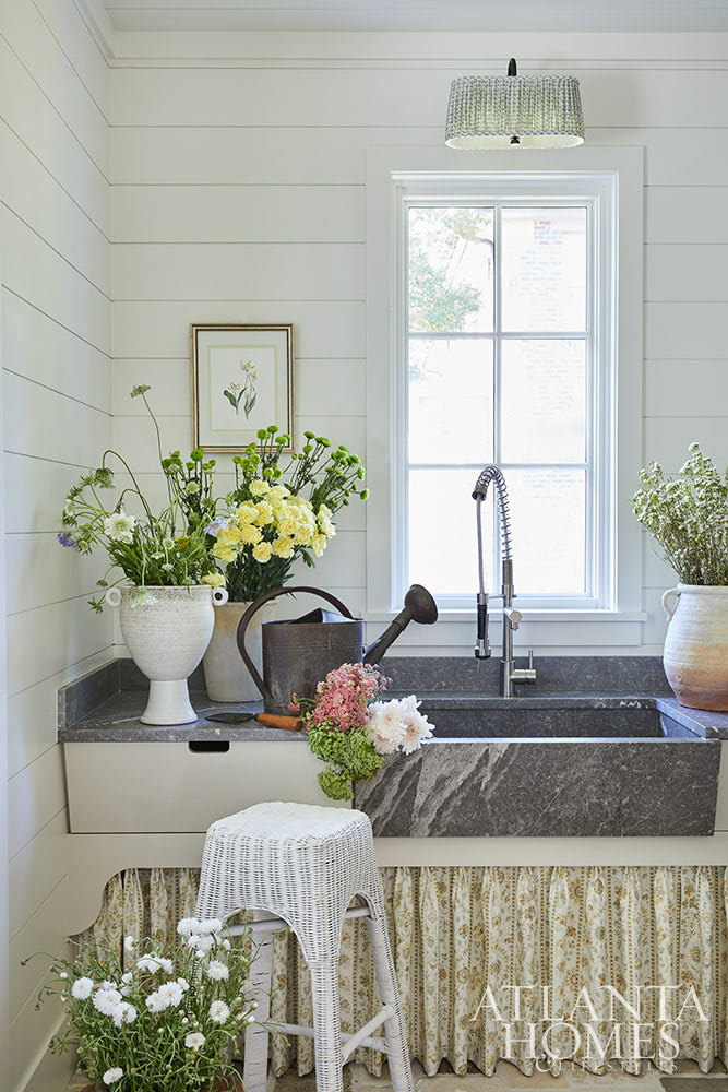 potting room with blackstone sink