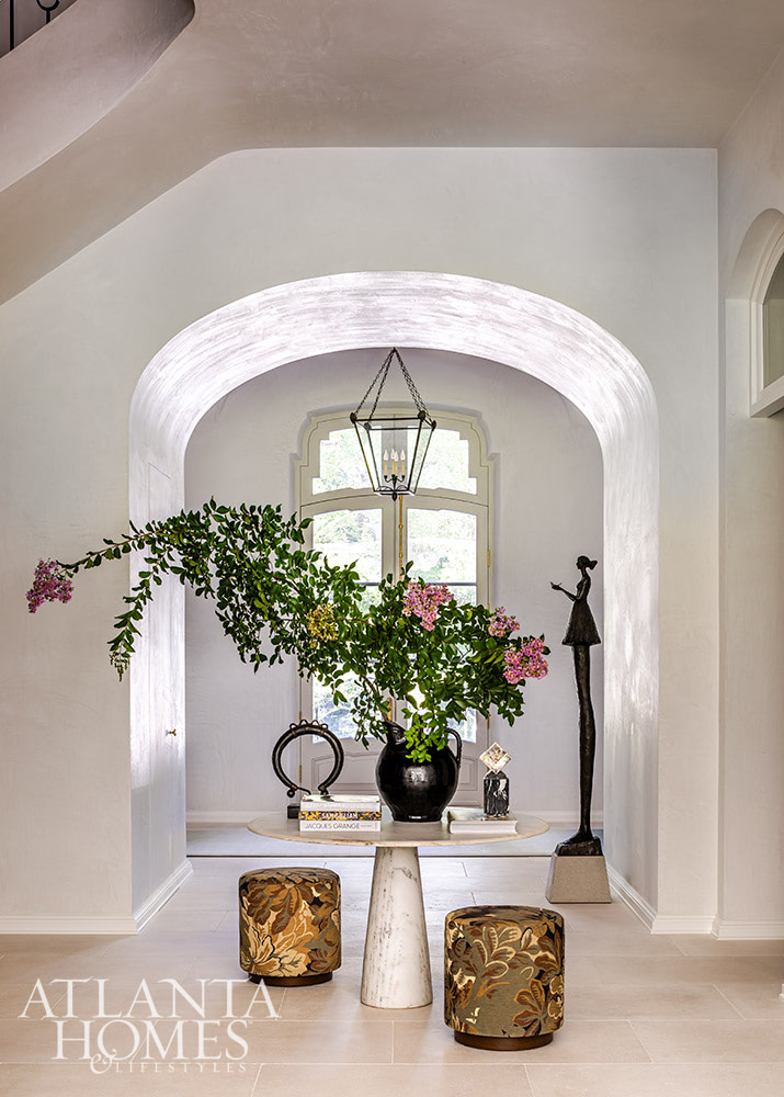 ISource: Atlanta Homes & Lifestyles | Bradley E Heppner Architect | Meredith McBreathy Interior Design | Jeff Herr Photography | Eleanor Roper Stylistn the homes we've featured on Design Chic with the most memorable style, one unexpected decision creates this unforgettable entryway design.  It's all about restraint - one thoughtful piece that adds balance and style, that perfectly anchors the space.