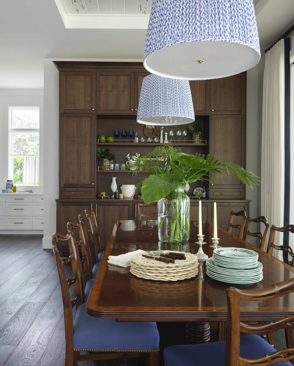 We hope you are having a great week–and are in the mood for touring a one-of-a-kind home designed by the talented Kara Miller and beautifully photographed by Brantley Photography. Neutral enough to be calm, textured enough to be interesting, and layered into complete coziness, this perfectly styled home is ideal for friends and family. Dining room with inlaid oval dining table