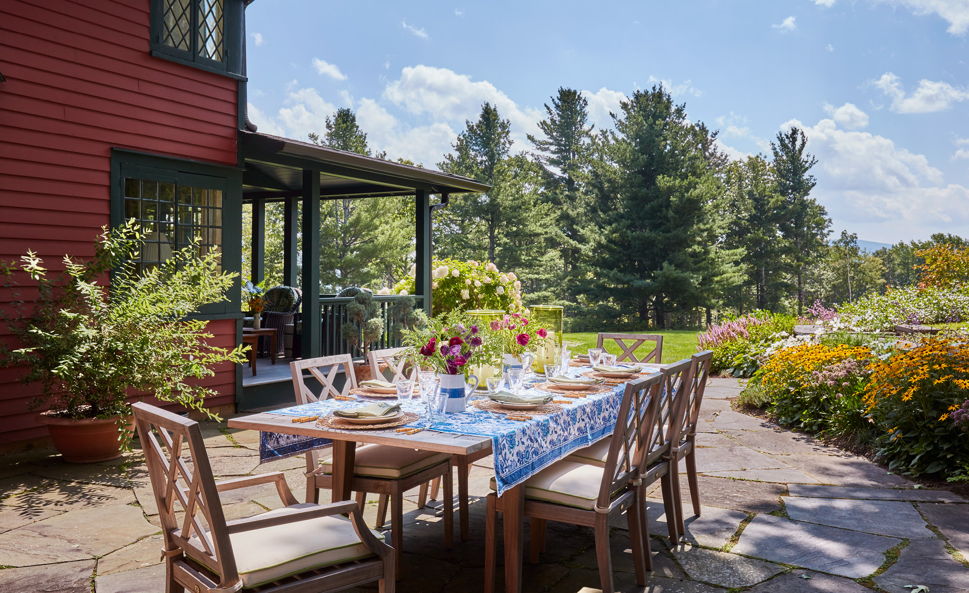 Inside a Cozy Catskills Cottage Tour Designed for Relaxed Living