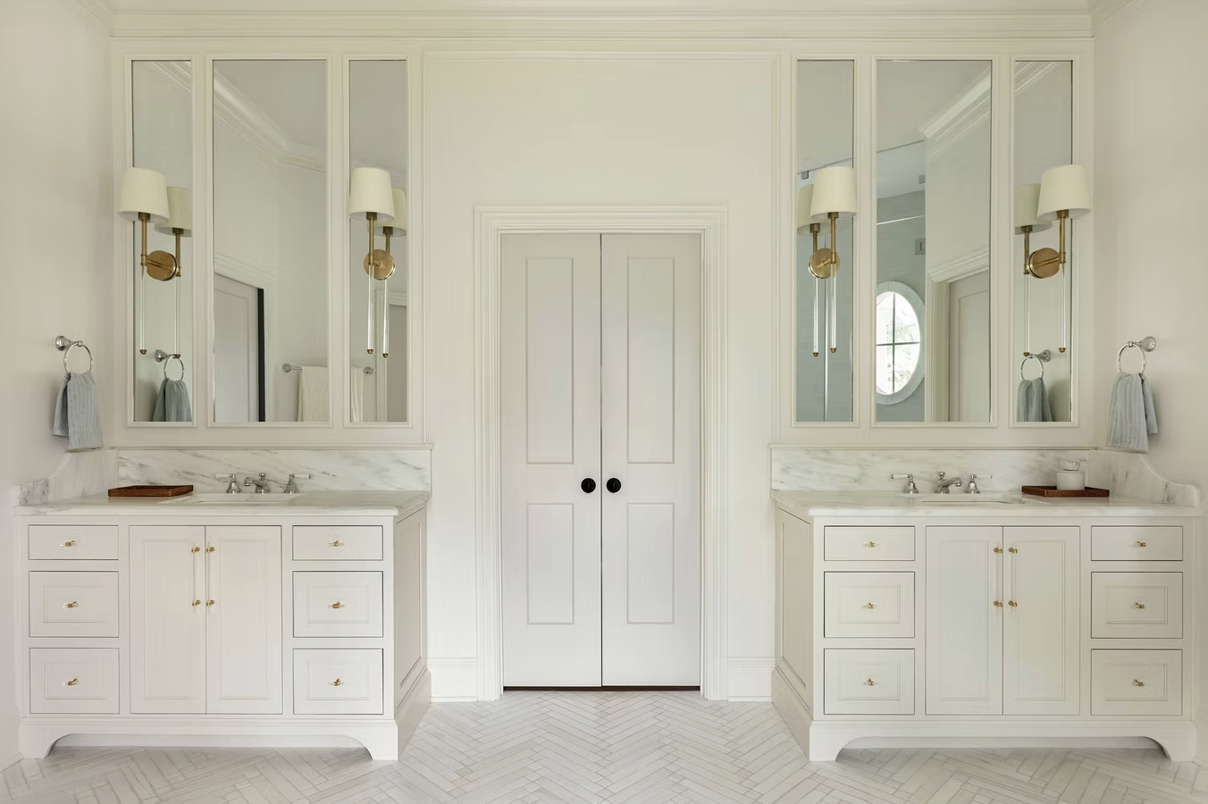 Interior design with just the right amount of personality are hallmarks of this talented designer’s style. Take a break, take a peek, and let us know which space of Cerminara Designs is your favorite! Beautiful white bathroom with framed mirrors over each sink -Photo: @carolinesharpnack